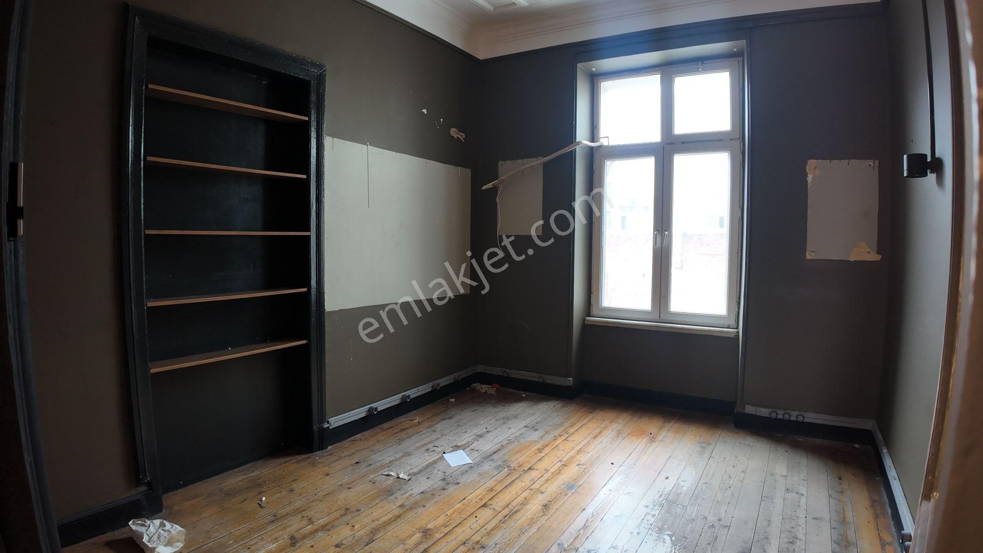 İstiklal Caddesi Üzerinde Yüksek Tavanlı 3.kat Ofis - Görsel 22