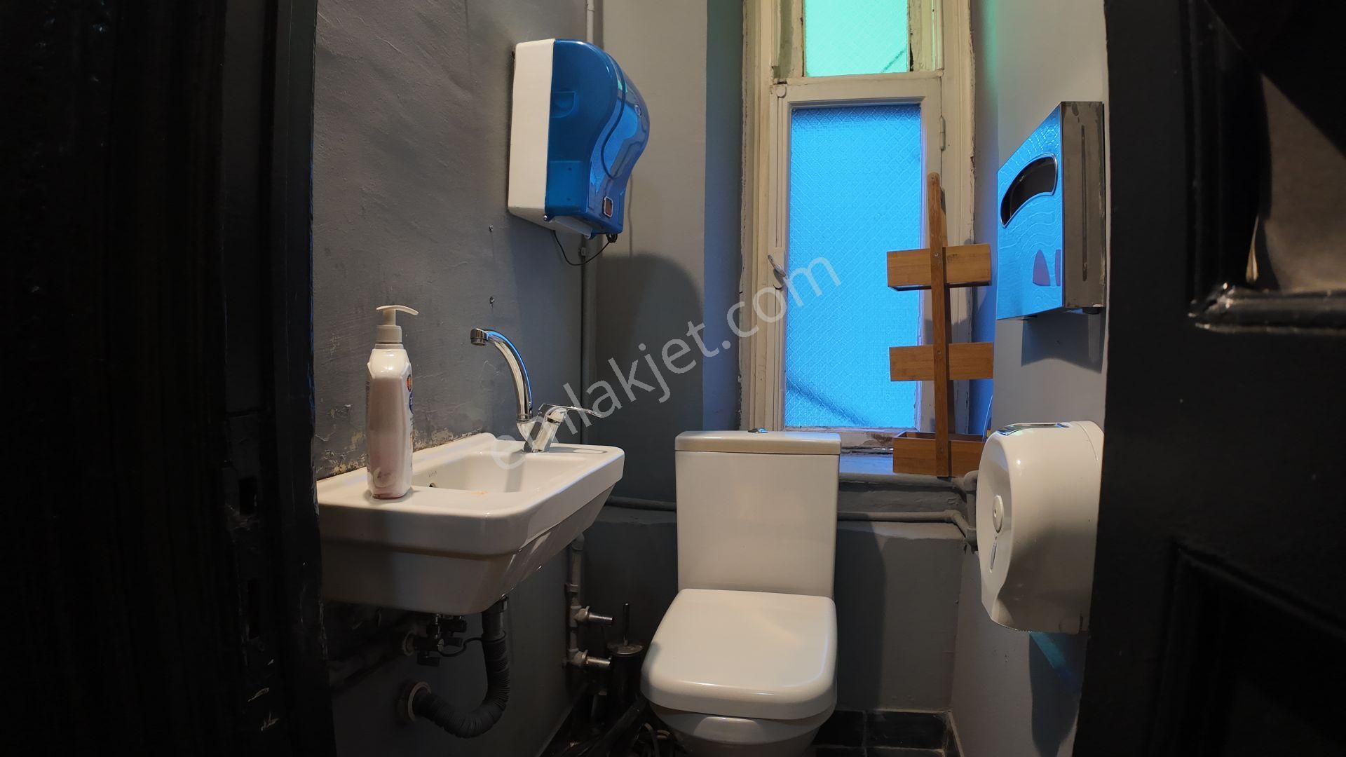 İstiklal Caddesi Üzerinde Yüksek Tavanlı 3.kat Ofis - Görsel 18