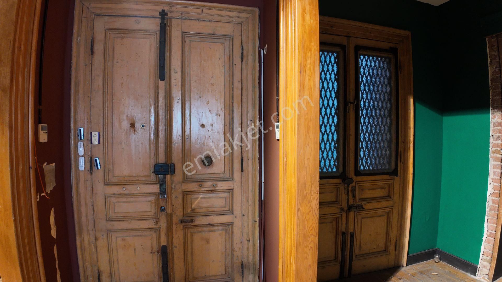 İstiklal Caddesi Üzerinde Yüksek Tavanlı 3.kat Ofis - Görsel 13