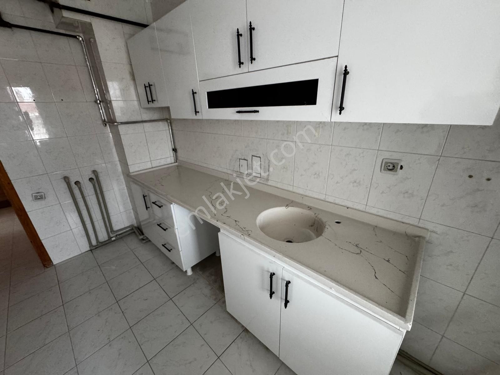 Sakızağacı Caddesi Üzeri Katta 3+1 Salon Bağımsız Geniş Ön Cephe