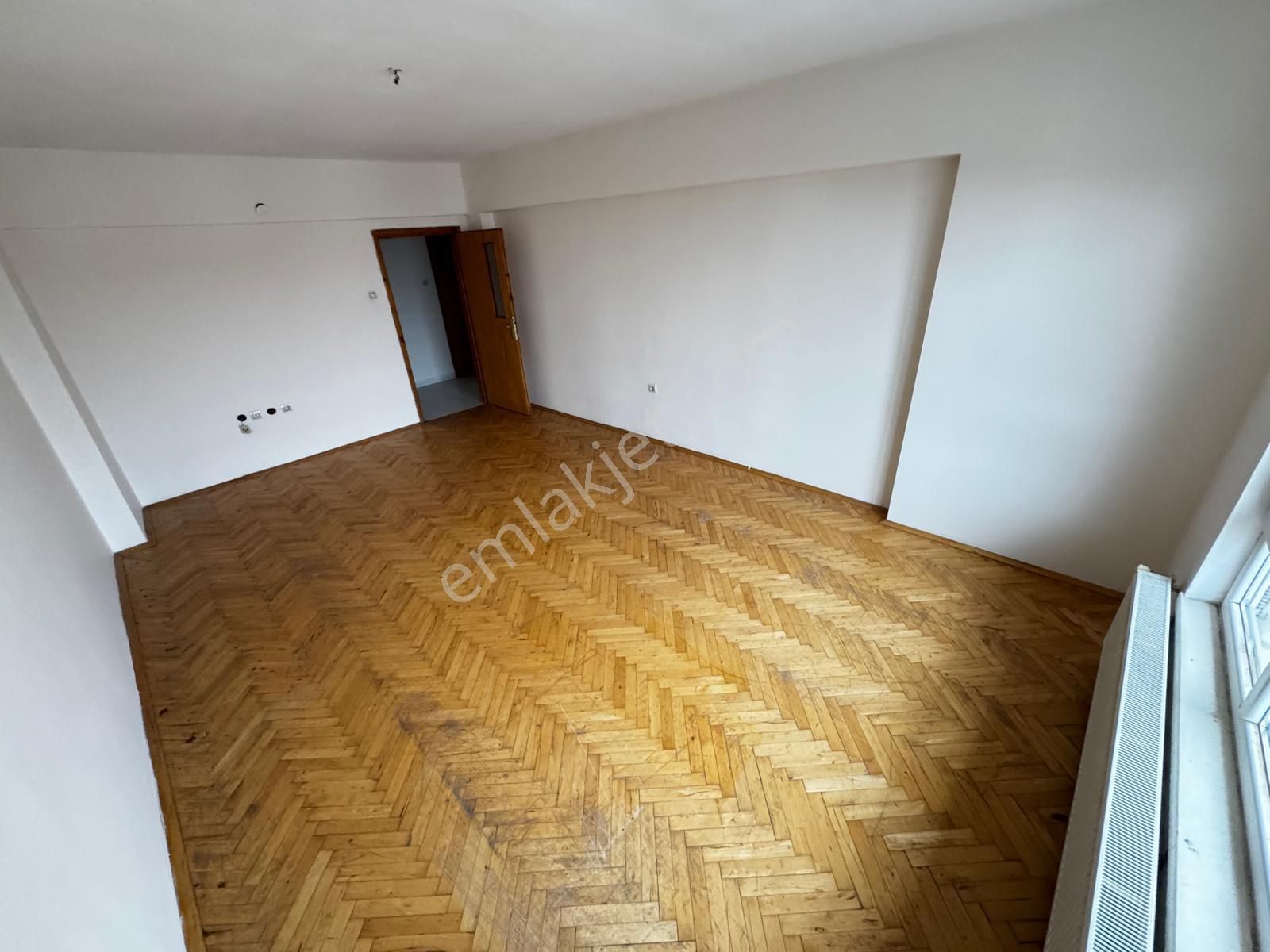 Sakızağacı Caddesi Üzeri Katta 3+1 Salon Bağımsız Geniş Ön Cephe - Görsel 3