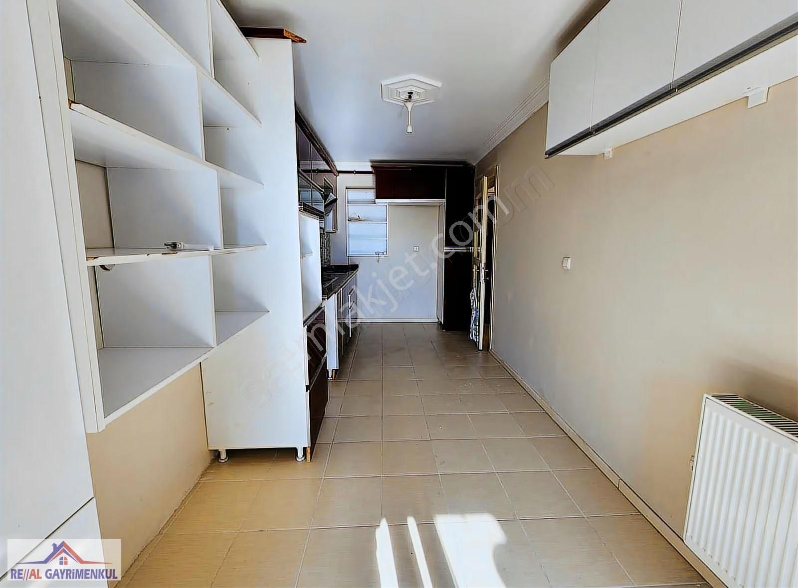 Real Gayrimenkul'den Barbaros'ta Otoparklı 3+1 Arakat Daire - Görsel 5