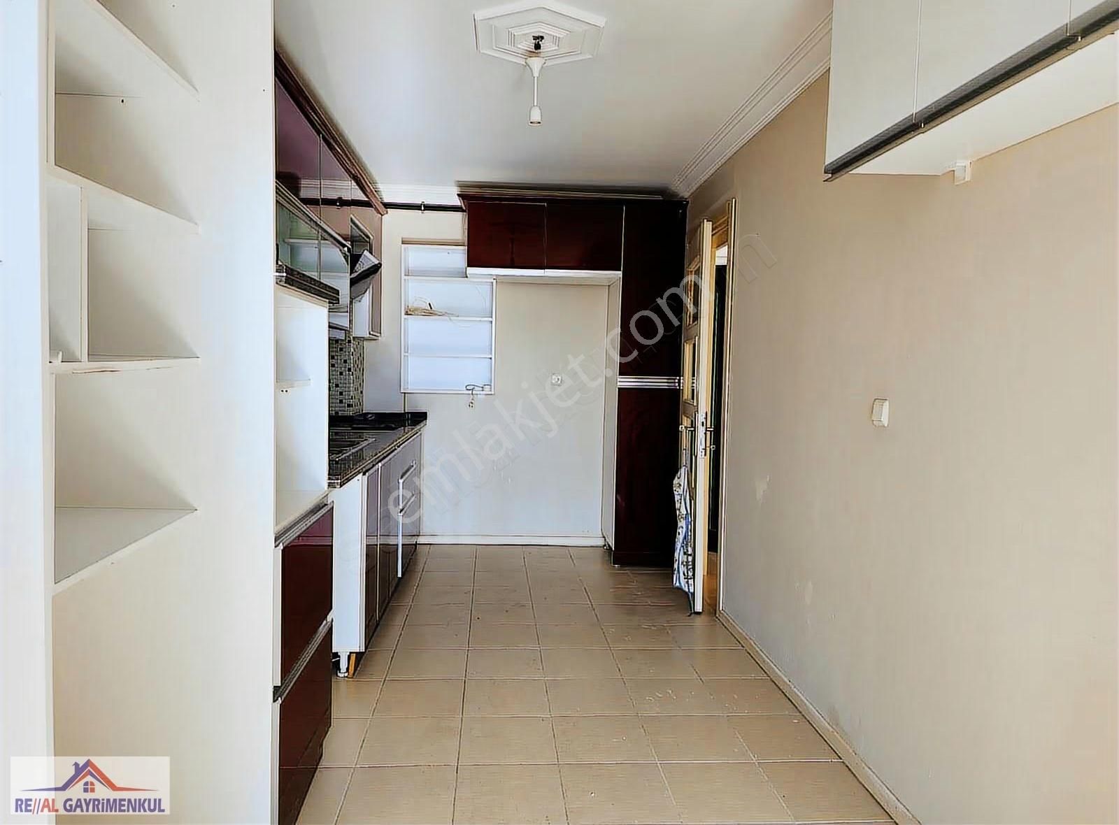 Real Gayrimenkul'den Barbaros'ta Otoparklı 3+1 Arakat Daire - Görsel 26