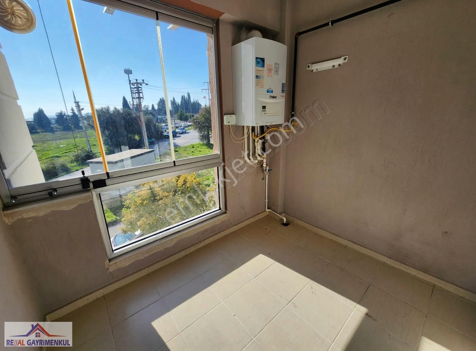 Real Gayrimenkul'den Barbaros'ta Otoparklı 3+1 Arakat Daire - Görsel 17