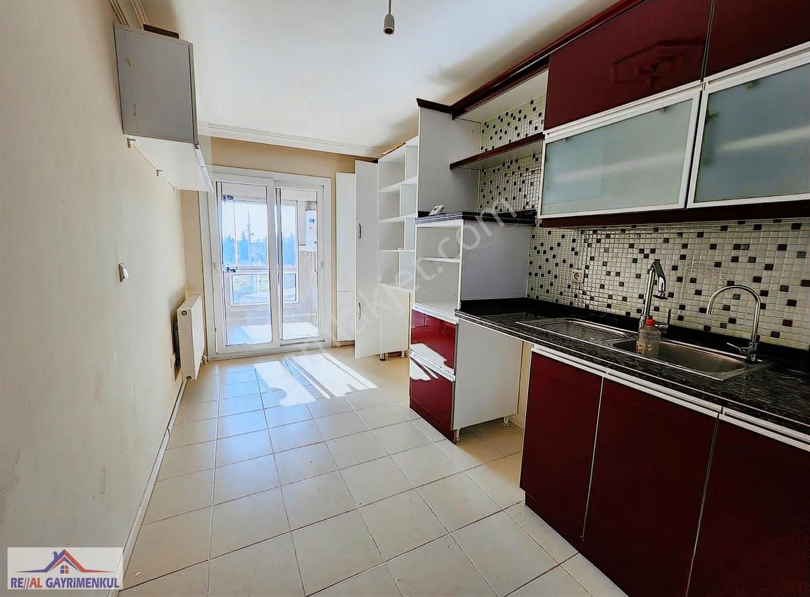 Real Gayrimenkul'den Barbaros'ta Otoparklı 3+1 Arakat Daire - Görsel 18