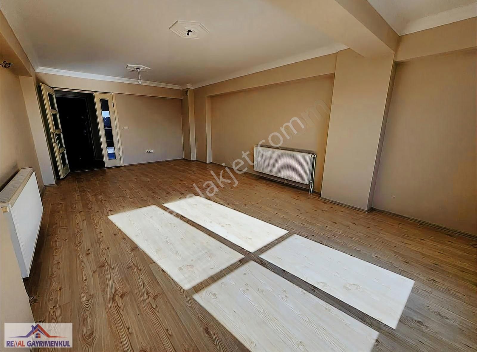 Real Gayrimenkul'den Barbaros'ta Otoparklı 3+1 Arakat Daire - Görsel 14