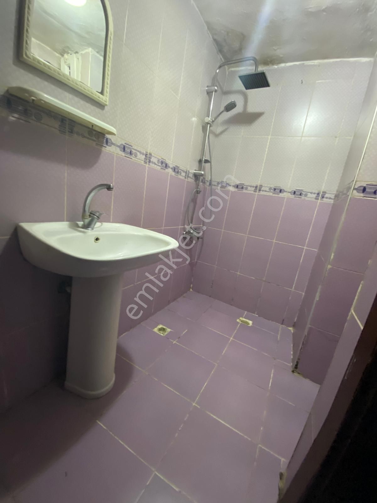 Gaziosmanpaşa Bağlarbaşında Destegül Sokakta 1+1/70m2/yüksek Bodrum Satılık Daire - Görsel 10