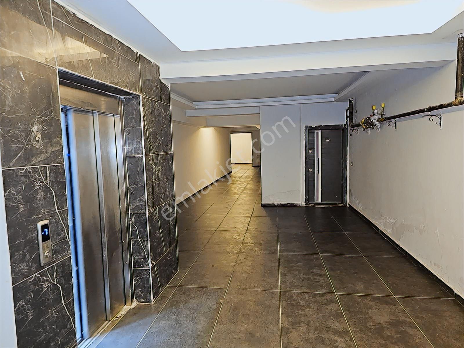 Ada Emlaktan Merkezi Konumda 1+1 Satılık Daire - Görsel 10