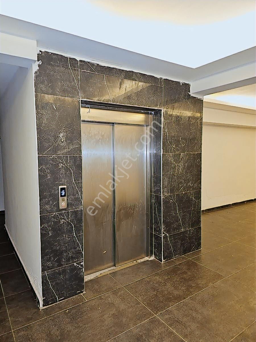 Ada Emlaktan Merkezi Konumda 1+1 Satılık Daire - Görsel 9