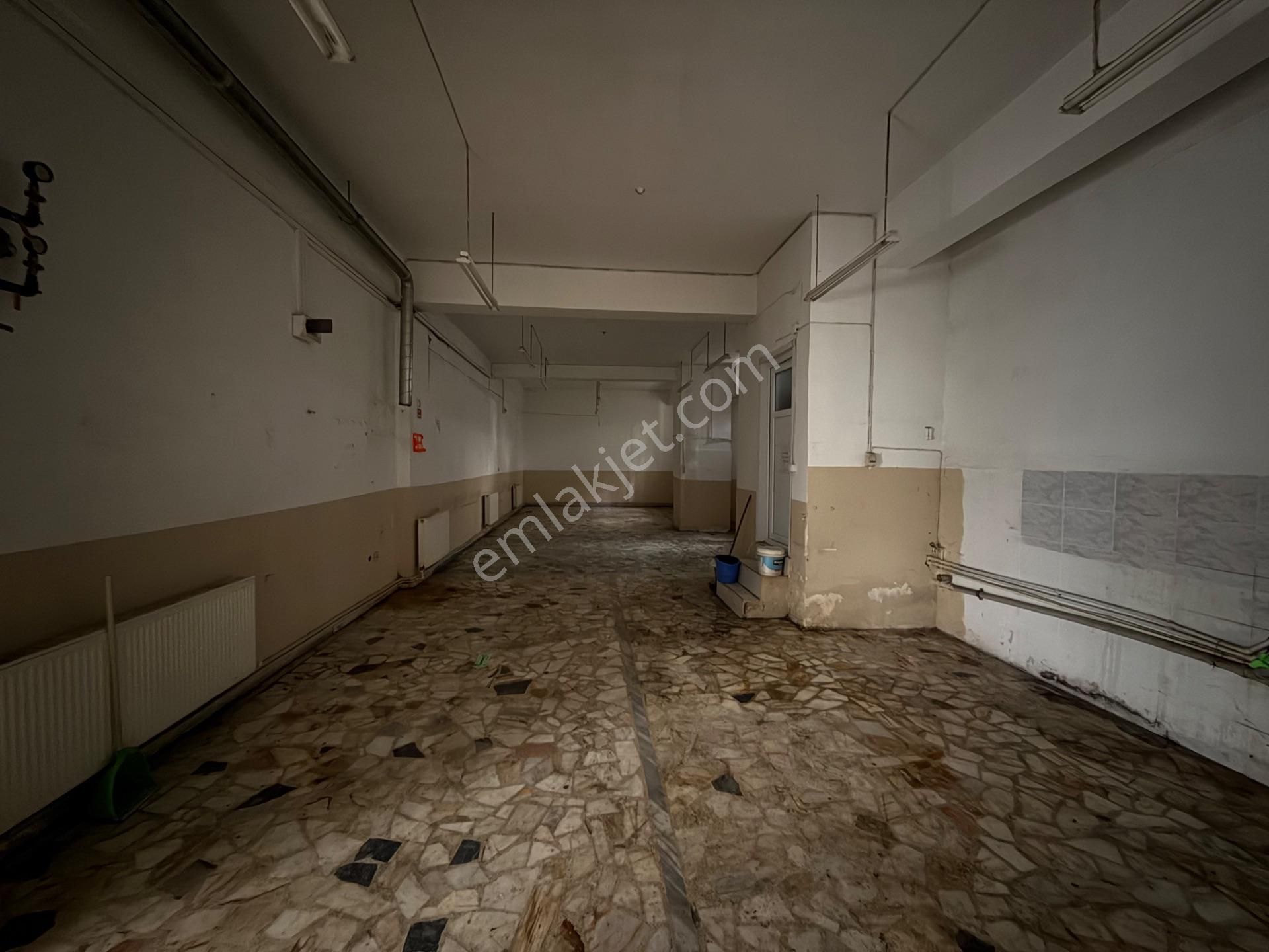 Güneşli'de İş Hanı Giriş Katında Kiralık 160 M2 Dükkan / Atölye - Görsel 23