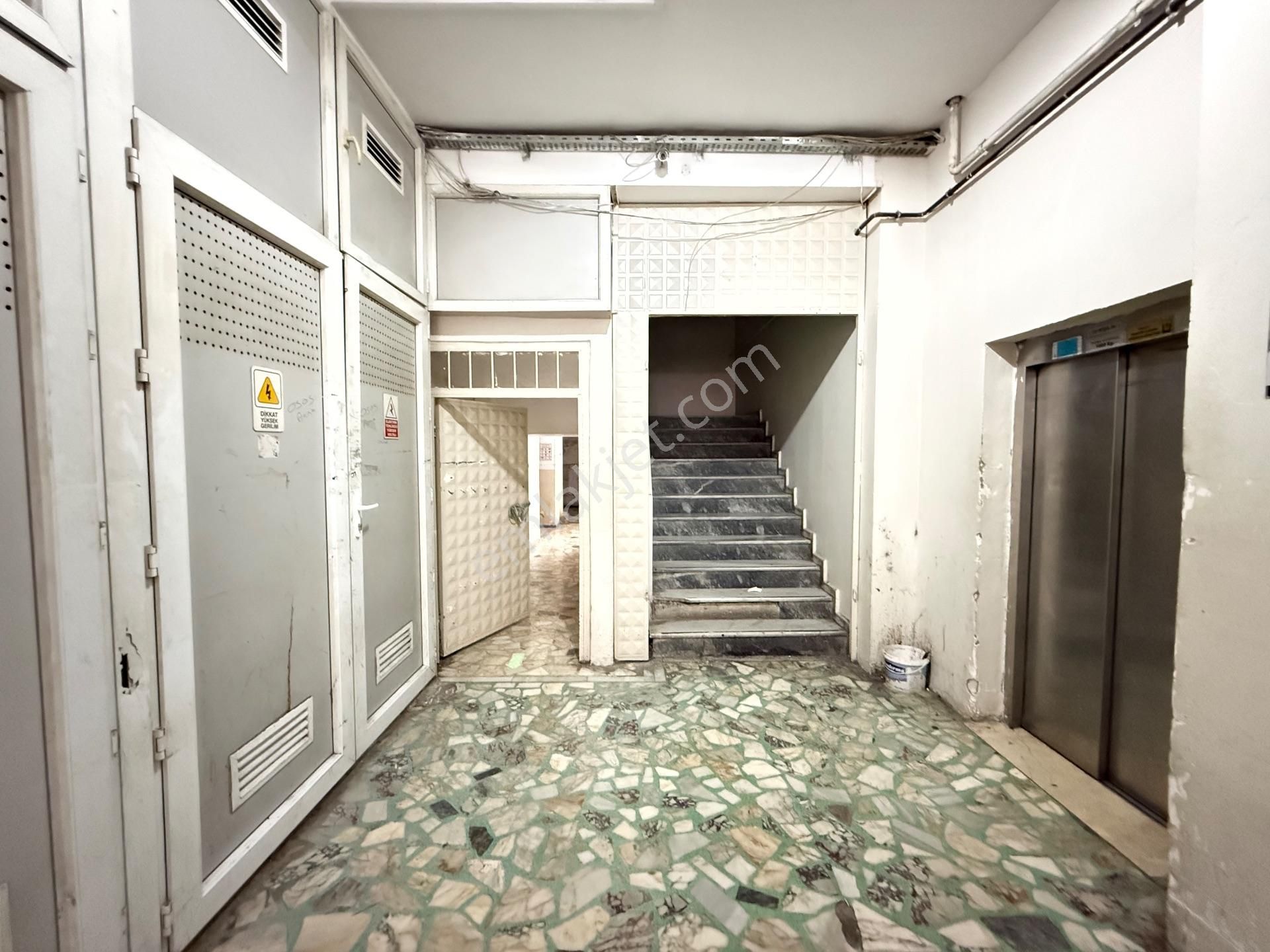 Güneşli'de İş Hanı Giriş Katında Kiralık 160 M2 Dükkan / Atölye - Görsel 15
