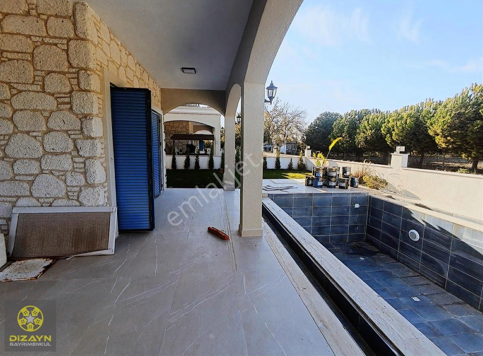Kuşadası Merkezde Doğal Gazlı Satılık Sıfır Villalar - Görsel 14