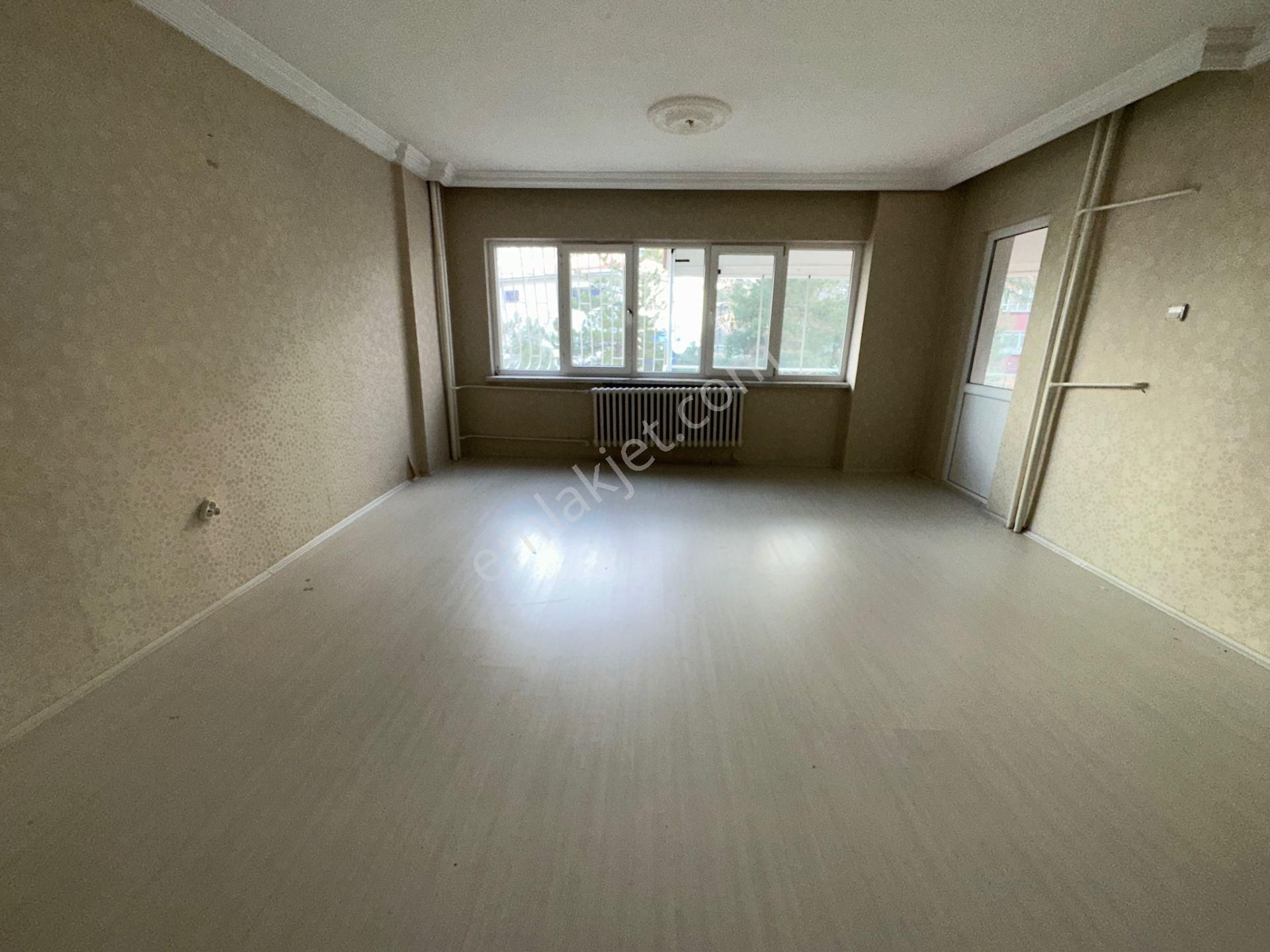 Kentkoop Mah Öz Seçkin Sit 1.kat 120m2 3+1 Batıkent Metro Yakını Merkezi Lokasyon - Görsel 2