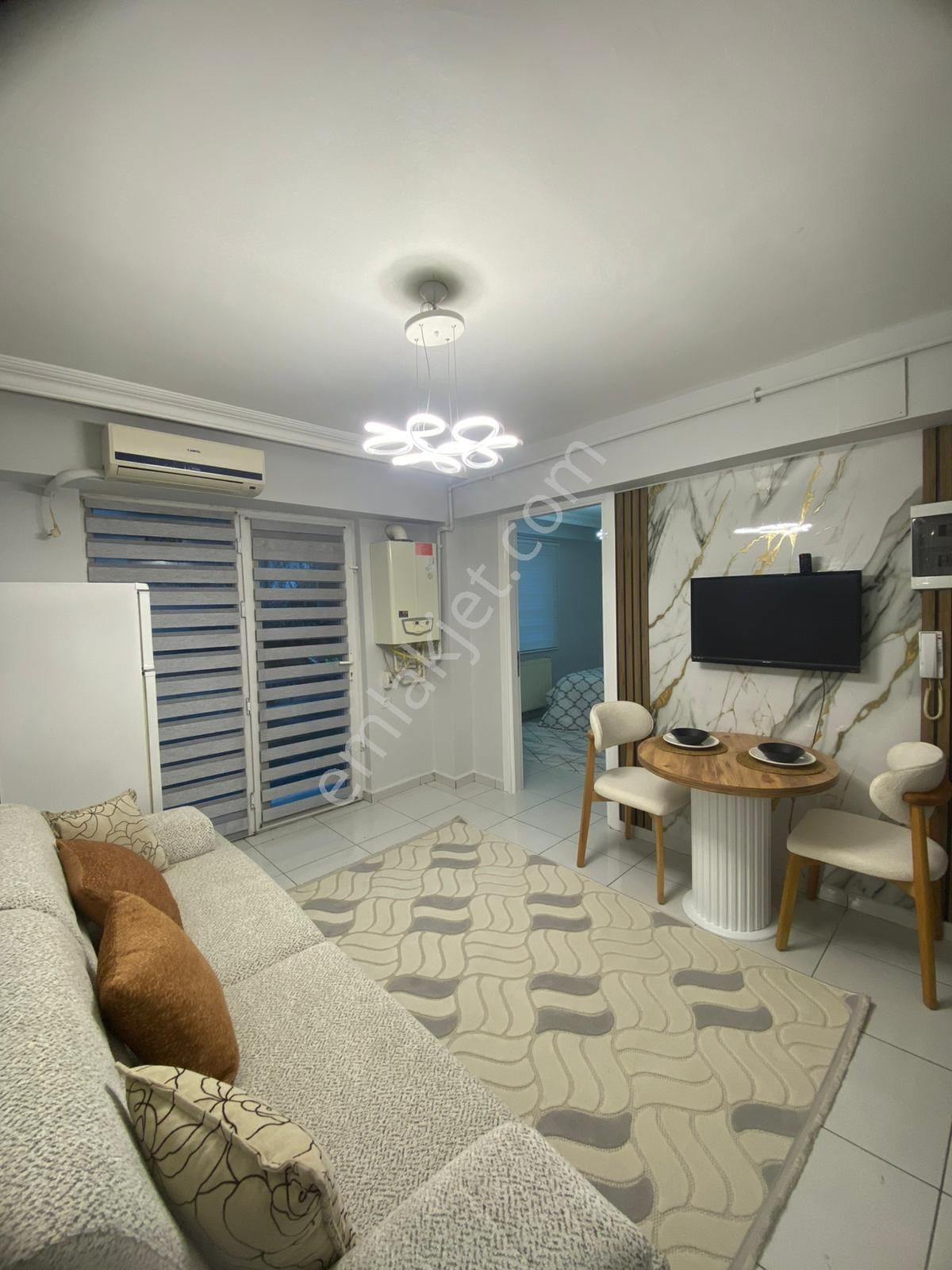 Ender Uysal Gayrimenkulden Devlet Hastanesine Yakın 1+1 Klimalı Lüx Eşyalı Satılık Apart... - Görsel 3