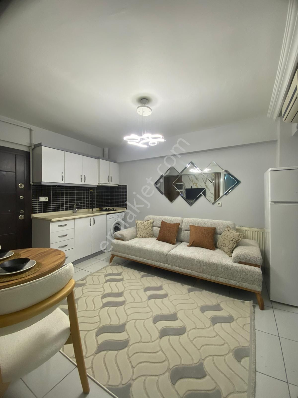 Ender Uysal Gayrimenkulden Devlet Hastanesine Yakın 1+1 Klimalı Lüx Eşyalı Satılık Apart...