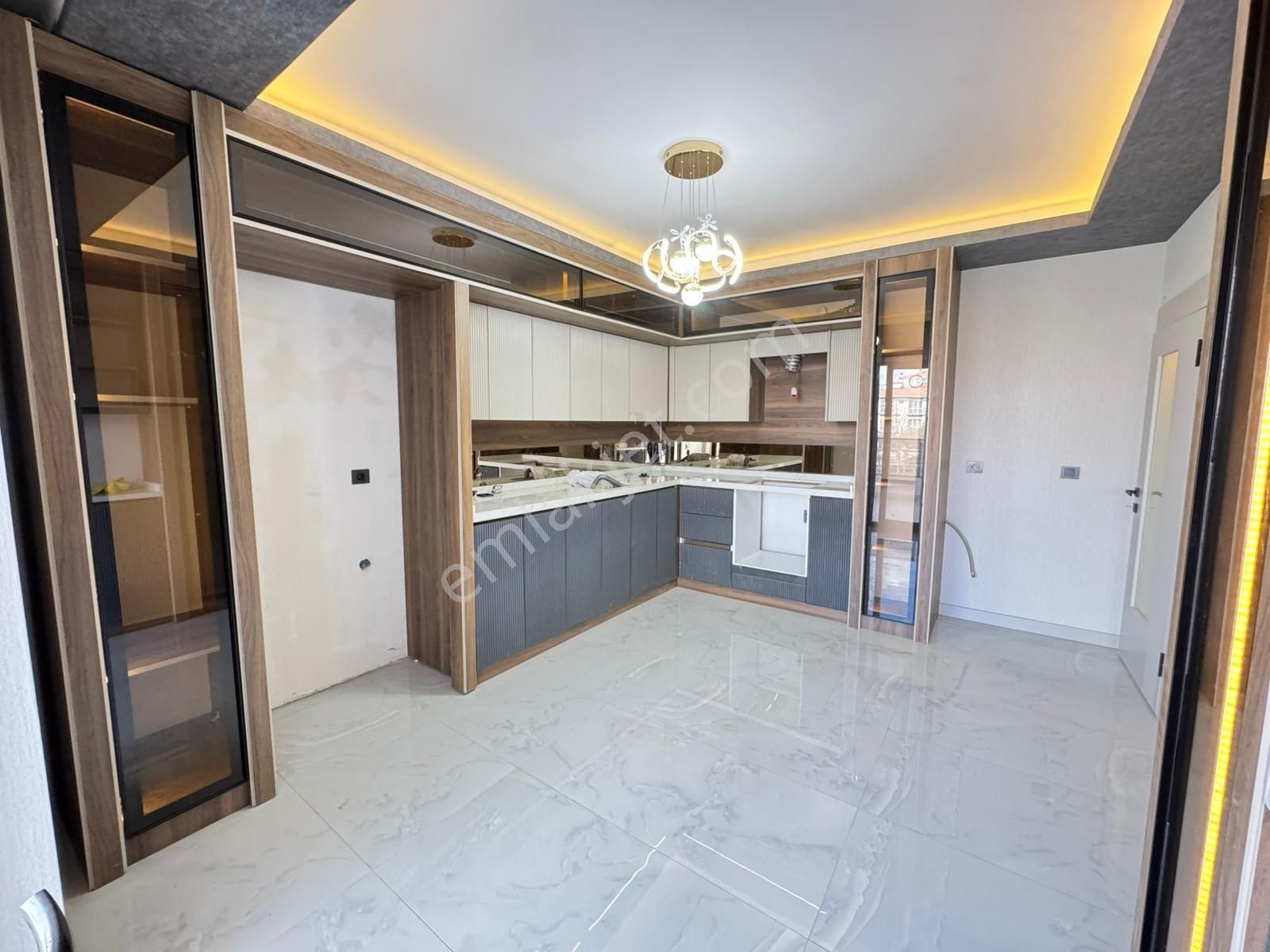 Yenikent Mustafa Kemal'de Mükemmel Lokasyonda Satılık 4+1 Daire