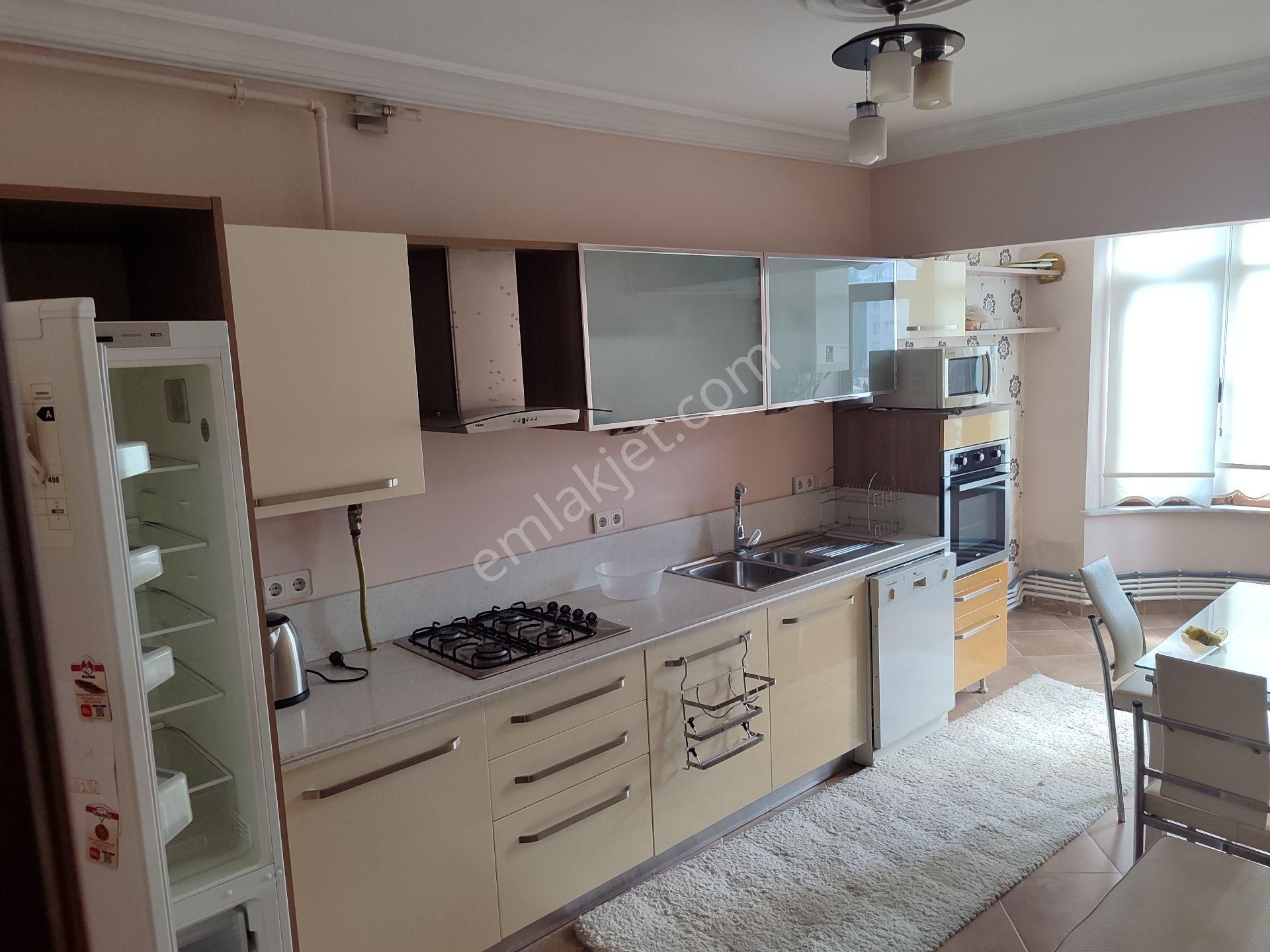 Asel'den Eşyalı Kiralık 3+1 Şehrin Merkezi Vazo-çarşı-güney Cephe