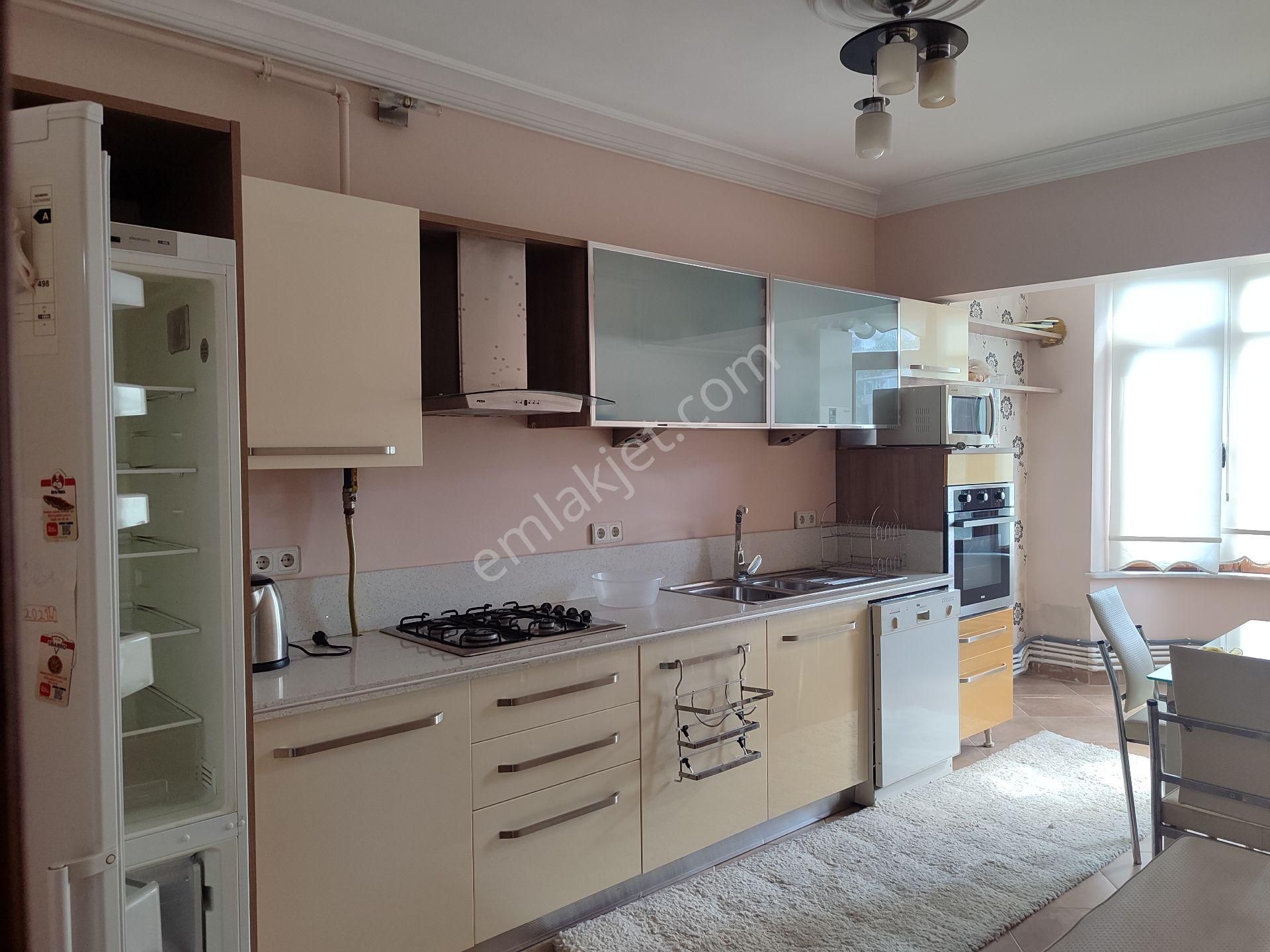 Asel'den Eşyalı Kiralık 3+1 Şehrin Merkezi Vazo-çarşı-güney Cephe - Görsel 8