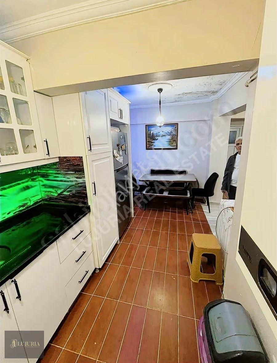 Karadeniz Mahallesinde Bahçeli | Full Tadilatlı | 90 M² Bodrum - Görsel 2