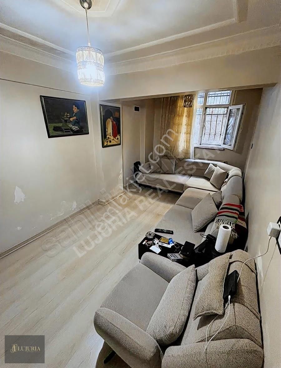 Karadeniz Mahallesinde Bahçeli | Full Tadilatlı | 90 M² Bodrum - Görsel 3