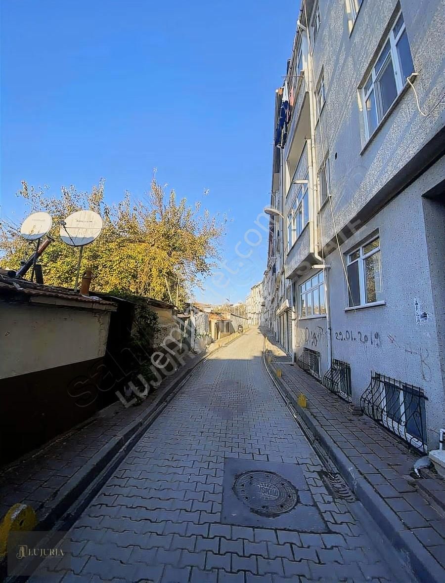 Tarihi Yarımada Silivrikapıda Yatırımlık Oturumluk Satılık Daire - Görsel 16