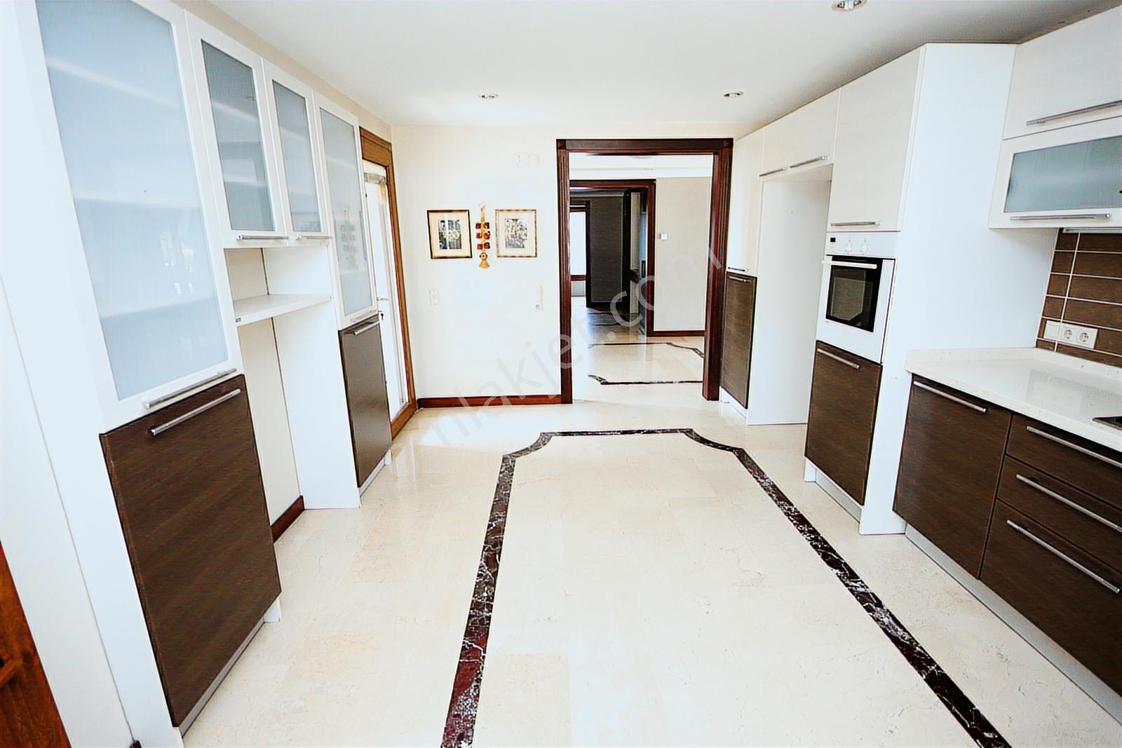 Güzel Lokasyonda Denize Sıfır Geniş Bahçeli 5+2 Muhteşem Villa - Görsel 14