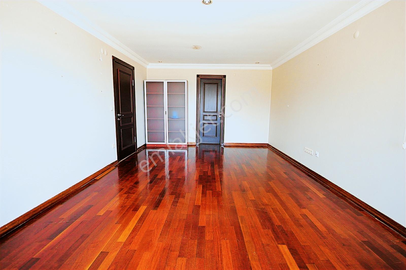 Güzel Lokasyonda Denize Sıfır Geniş Bahçeli 5+2 Muhteşem Villa - Görsel 11