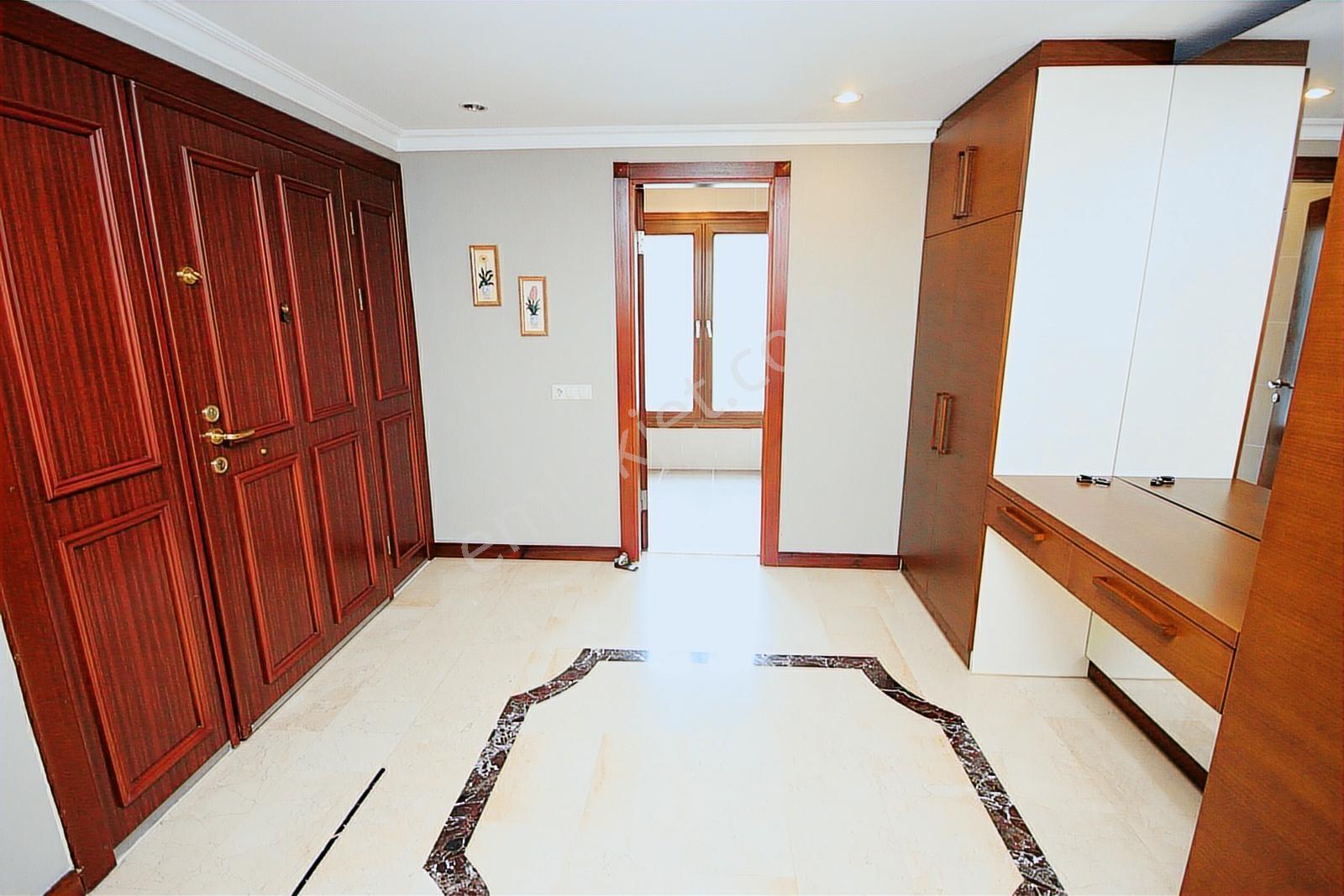 Güzel Lokasyonda Denize Sıfır Geniş Bahçeli 5+2 Muhteşem Villa - Görsel 25