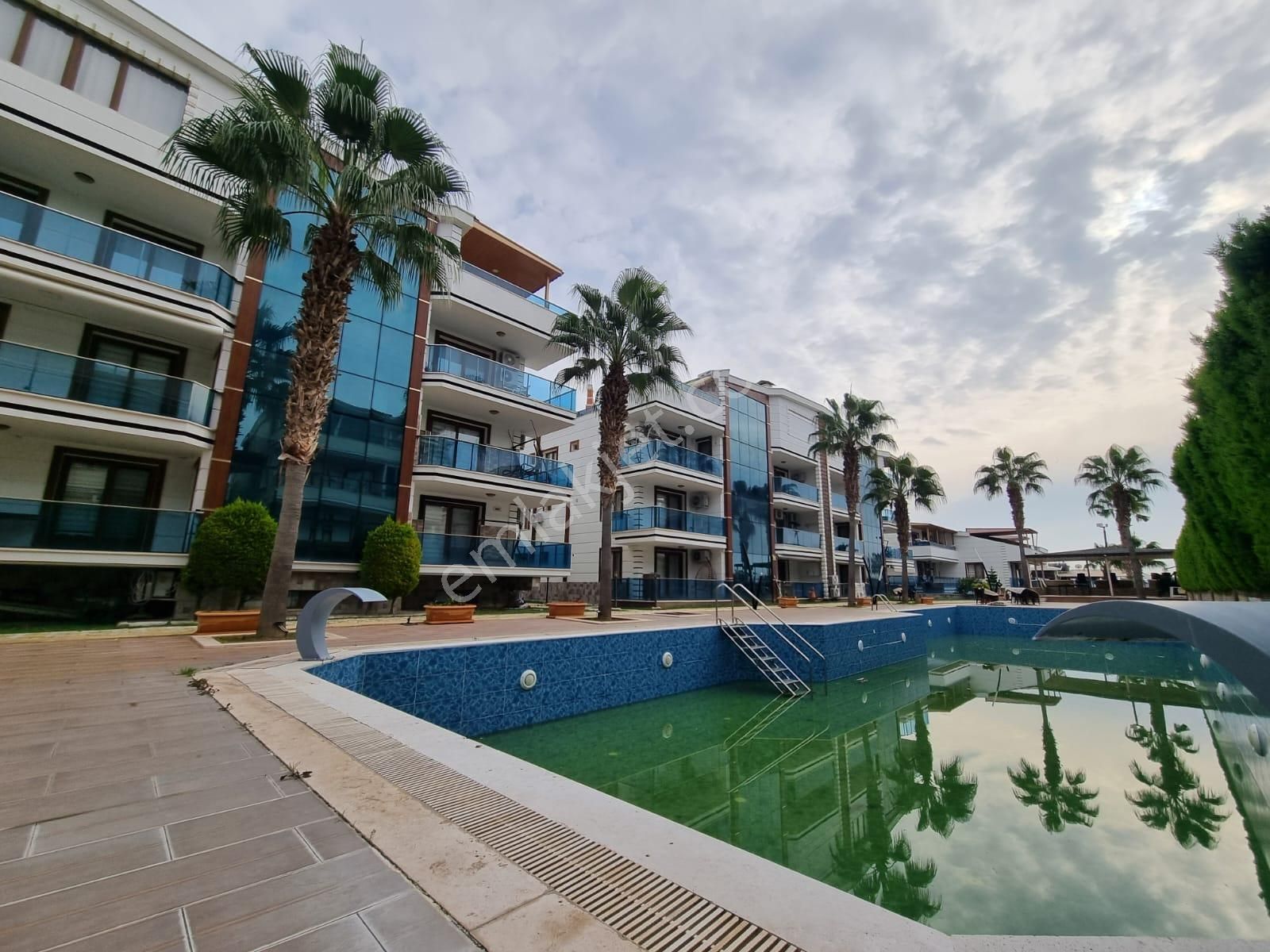 Didimde Denize Yakın Havuzlu Sitede 3+1 Eşyalı Dublex