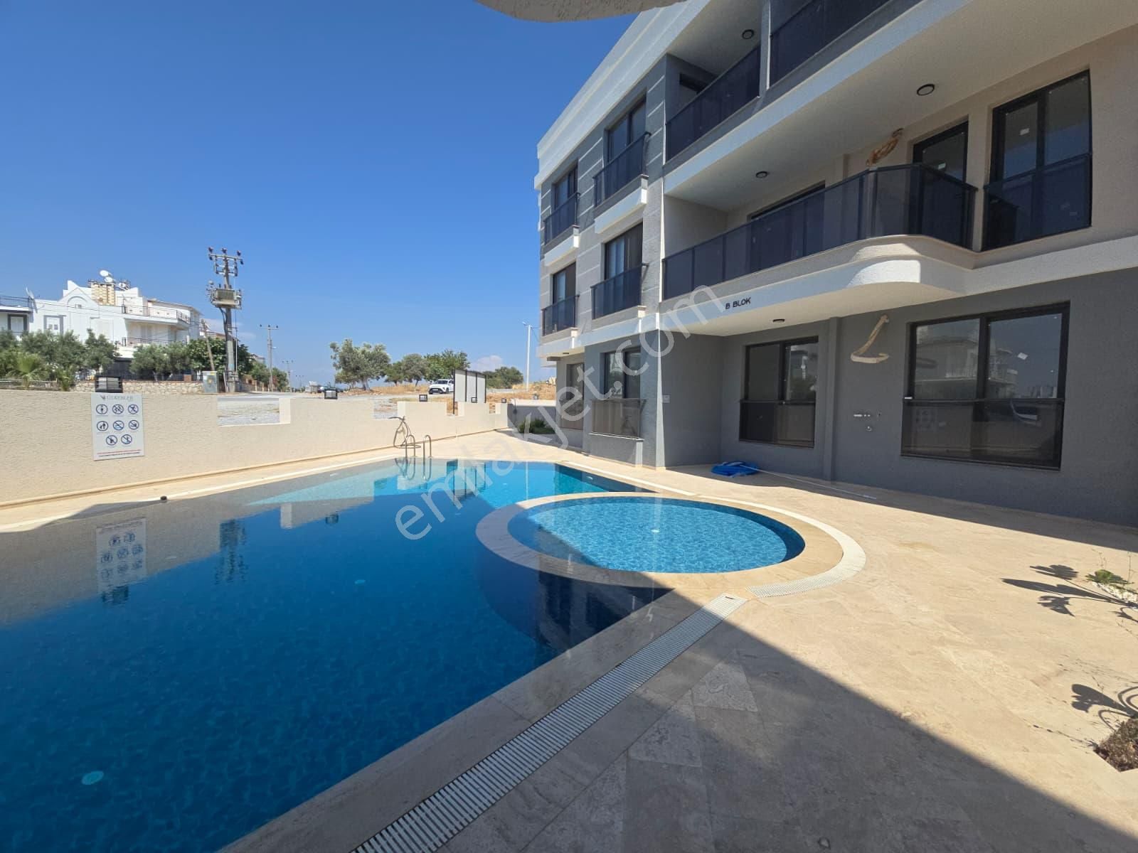 Didim Hisarda Satılık Havuzlu Yeni Sitede 2+1 Eşyalı Daire