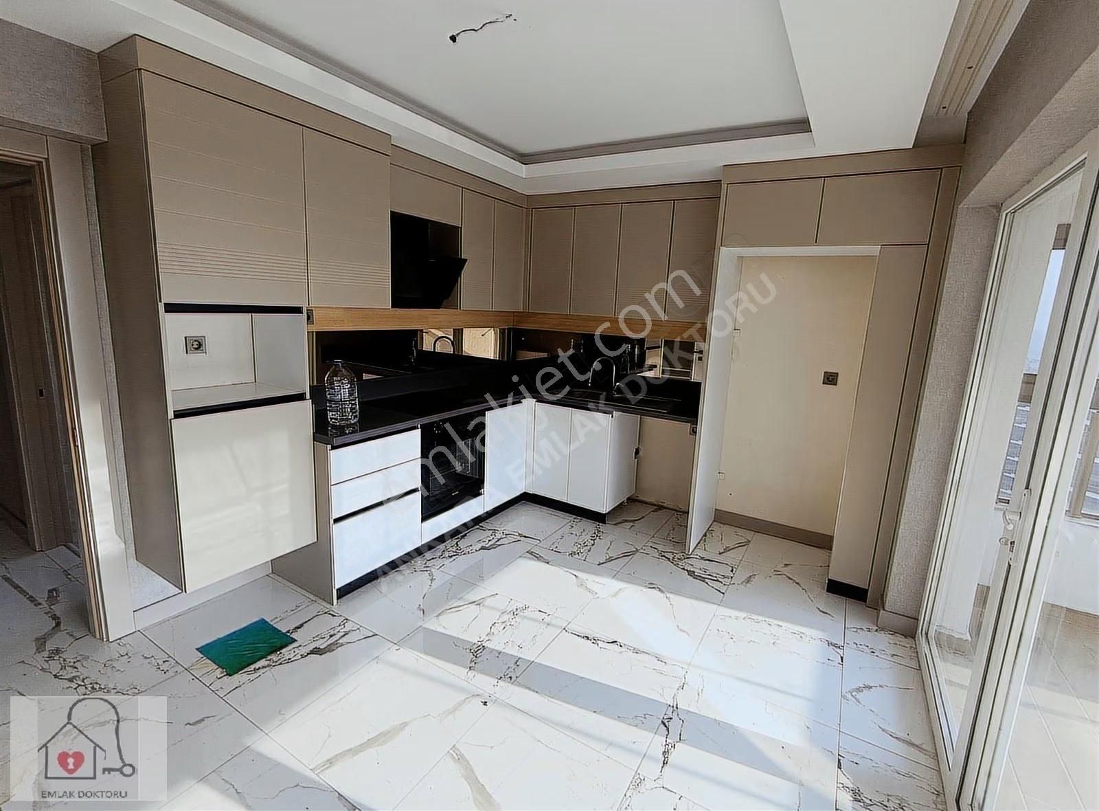 Giyinme Odalı Çift Banyolu Geniş Ve Manzaralı Önü Açık 2+1 Daire - Görsel 22