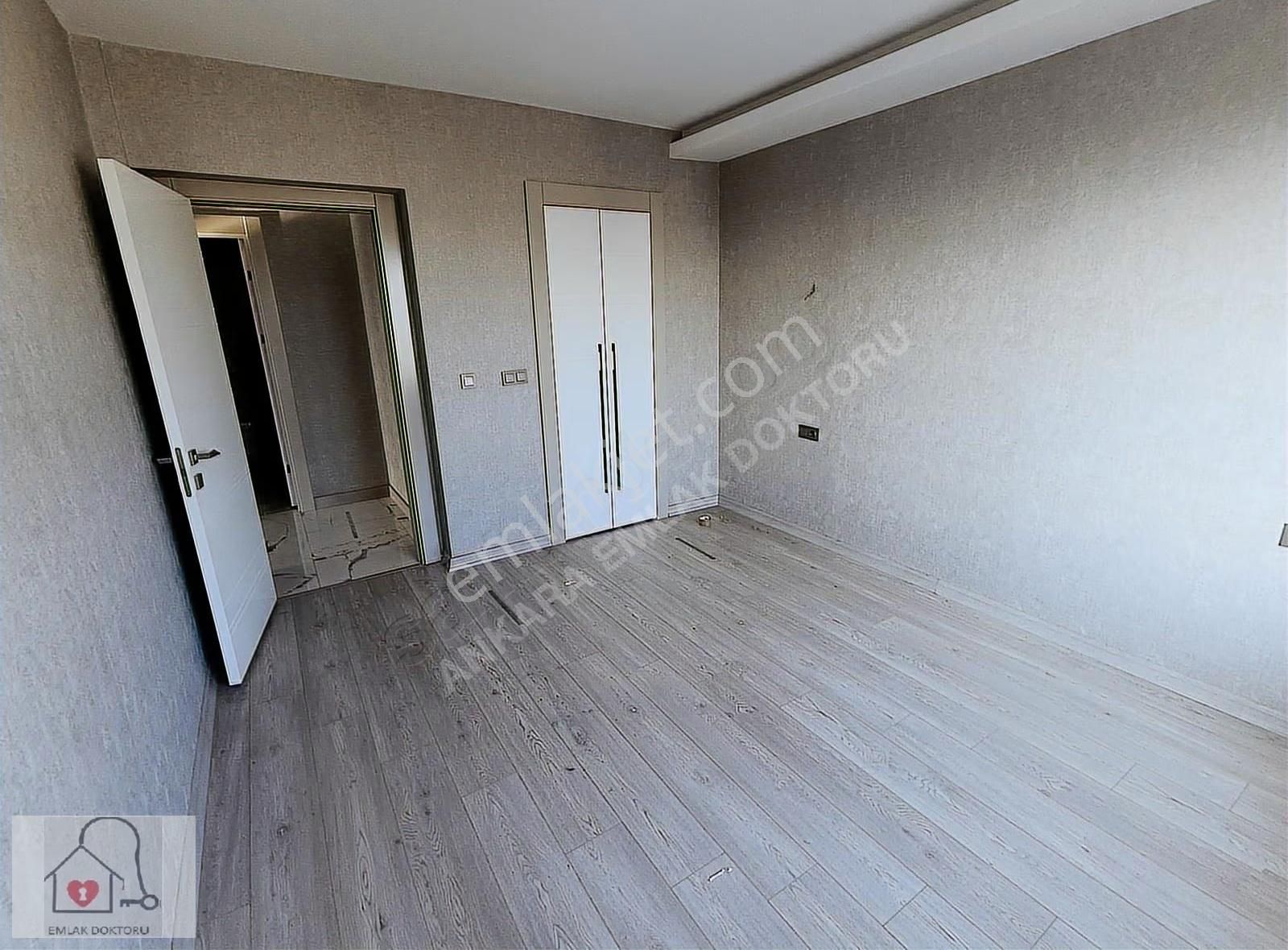 Giyinme Odalı Çift Banyolu Geniş Ve Manzaralı Önü Açık 2+1 Daire - Görsel 27