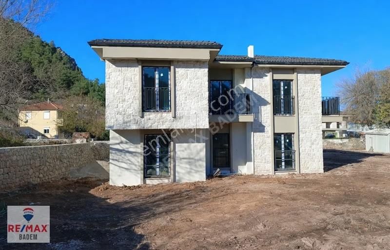 Marmaris Turgut Köyün'de 4+1 Satılık Lüks Villa.. - Görsel 2