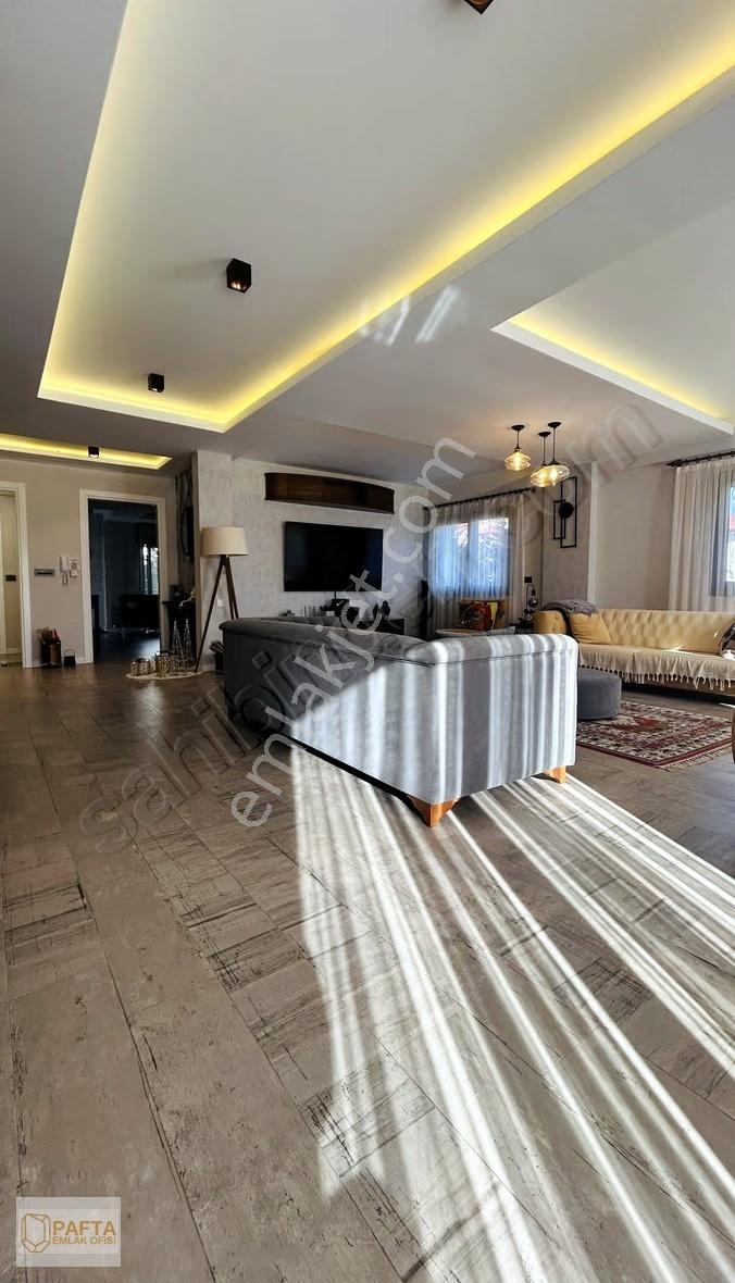 Şirinköy De Özel Tasarımlı Havuzlu Satılık Villa - Görsel 4
