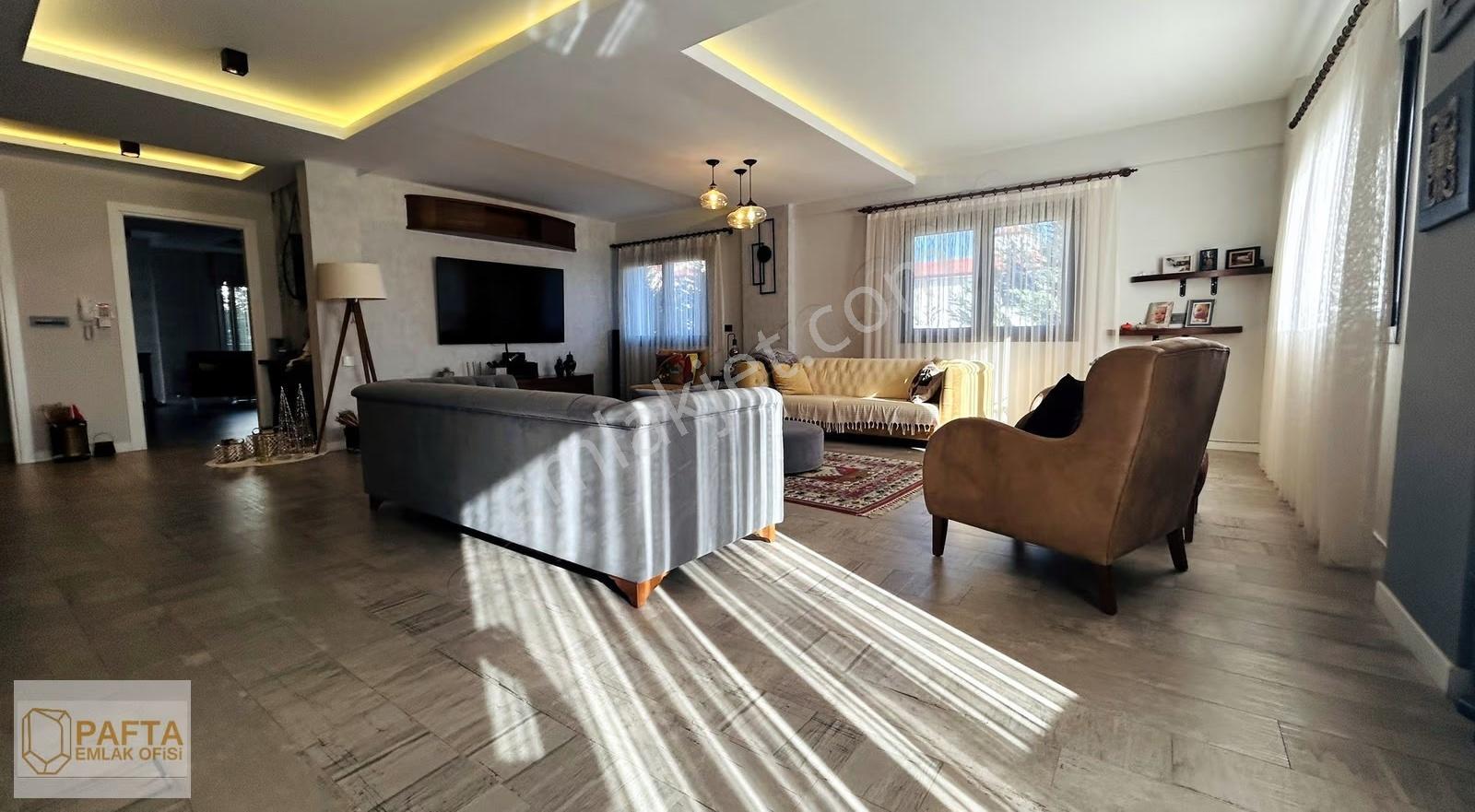 Şirinköy De Özel Tasarımlı Havuzlu Satılık Villa - Görsel 23