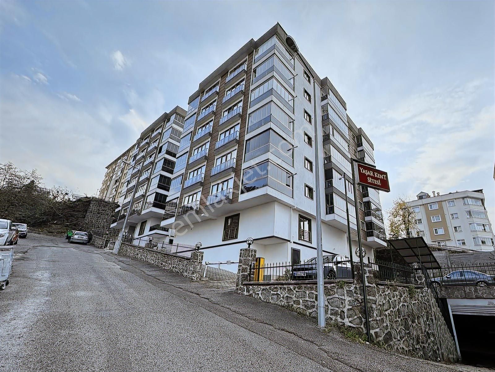 Soğuksu Yaşar Kent Sitesi'nde 3+1 Satılık Daire