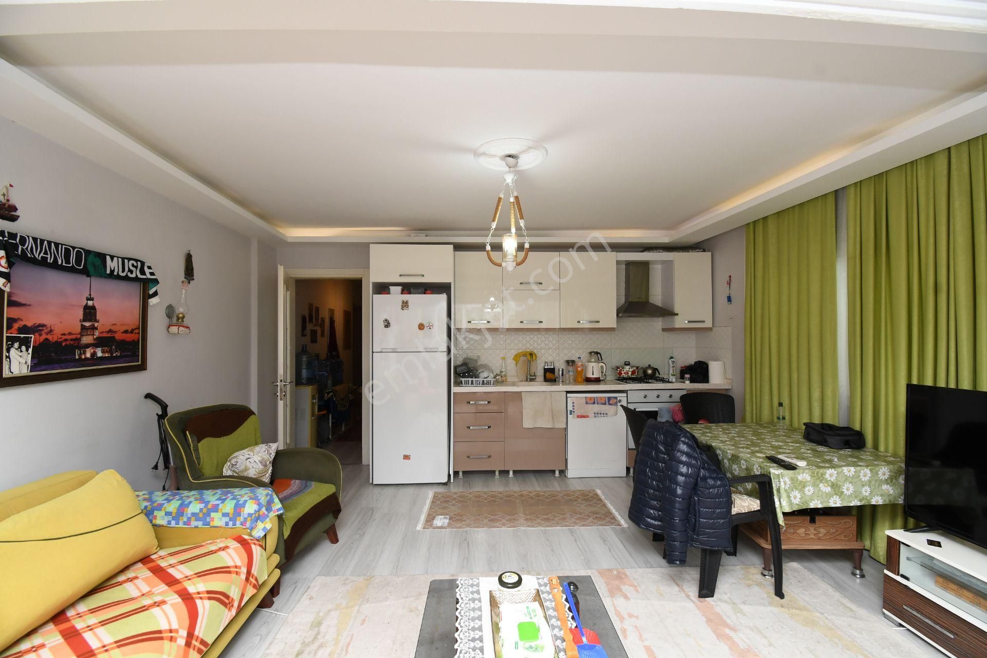 Kuşadası Camiatik Mahallesi Merkezi Konumda Acil Satılık 2+1 Yksek Giriş Daire - Görsel 3