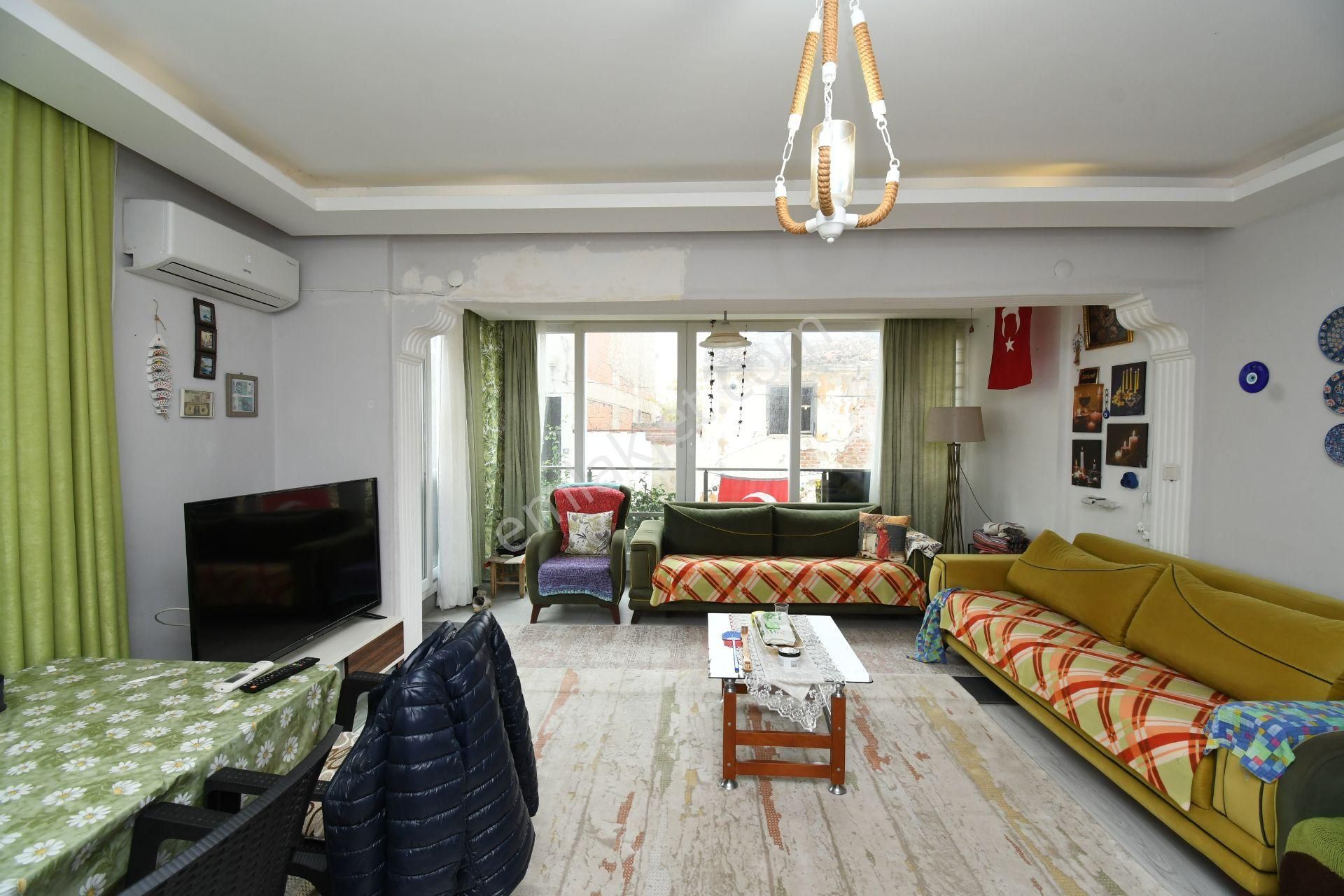 Kuşadası Camiatik Mahallesi Merkezi Konumda Acil Satılık 2+1 Yksek Giriş Daire - Görsel 2