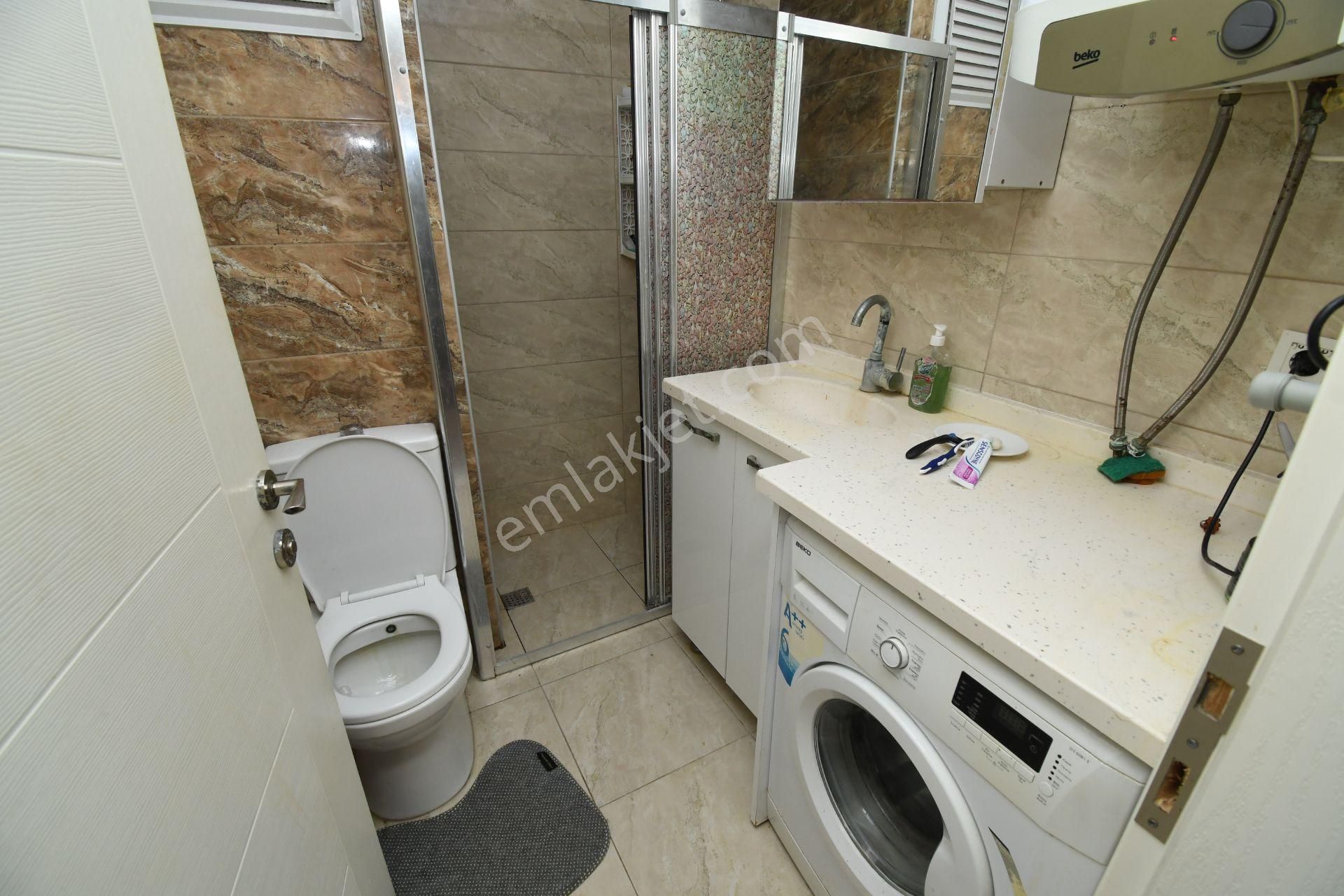 Kuşadası Camiatik Mahallesi Merkezi Konumda Acil Satılık 2+1 Yksek Giriş Daire - Görsel 7