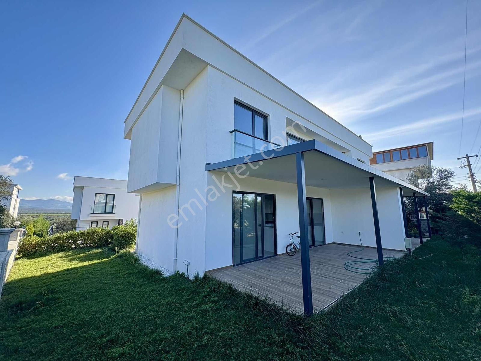 Rw Nefes'ten Karaağaçta Denize 150 Metre Villa