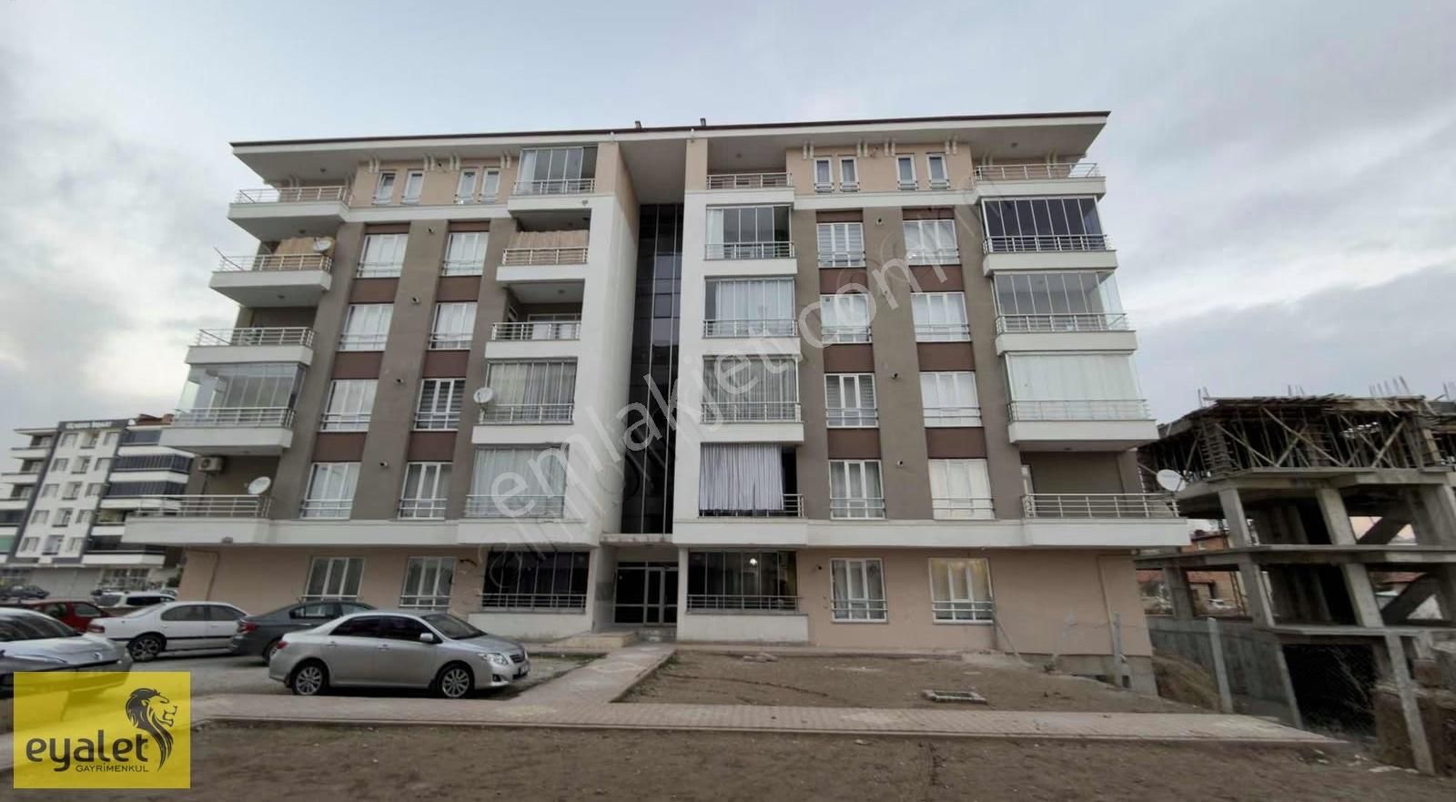 Karatay Satılık 2+1 Fetih Ve Sedirler Caddesinde Geniş Daire