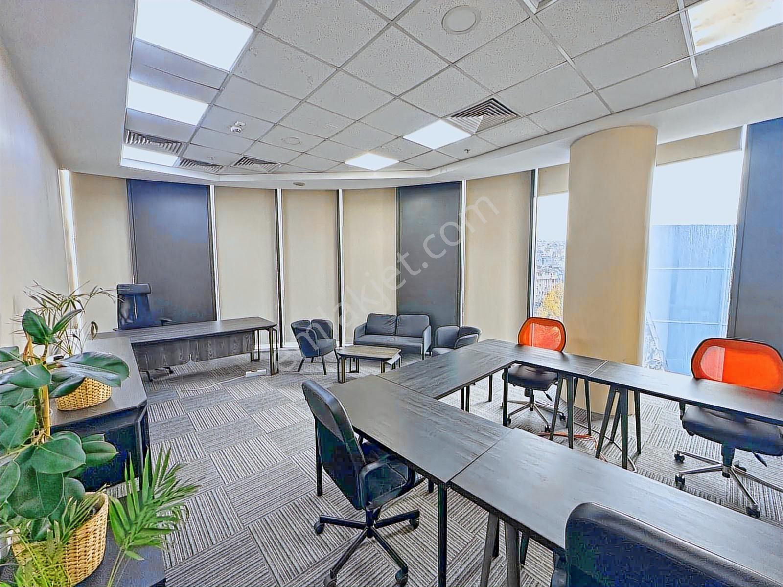 Hazır Dekorasyonlu Prestijli 250 M2 Plaza Ofisi