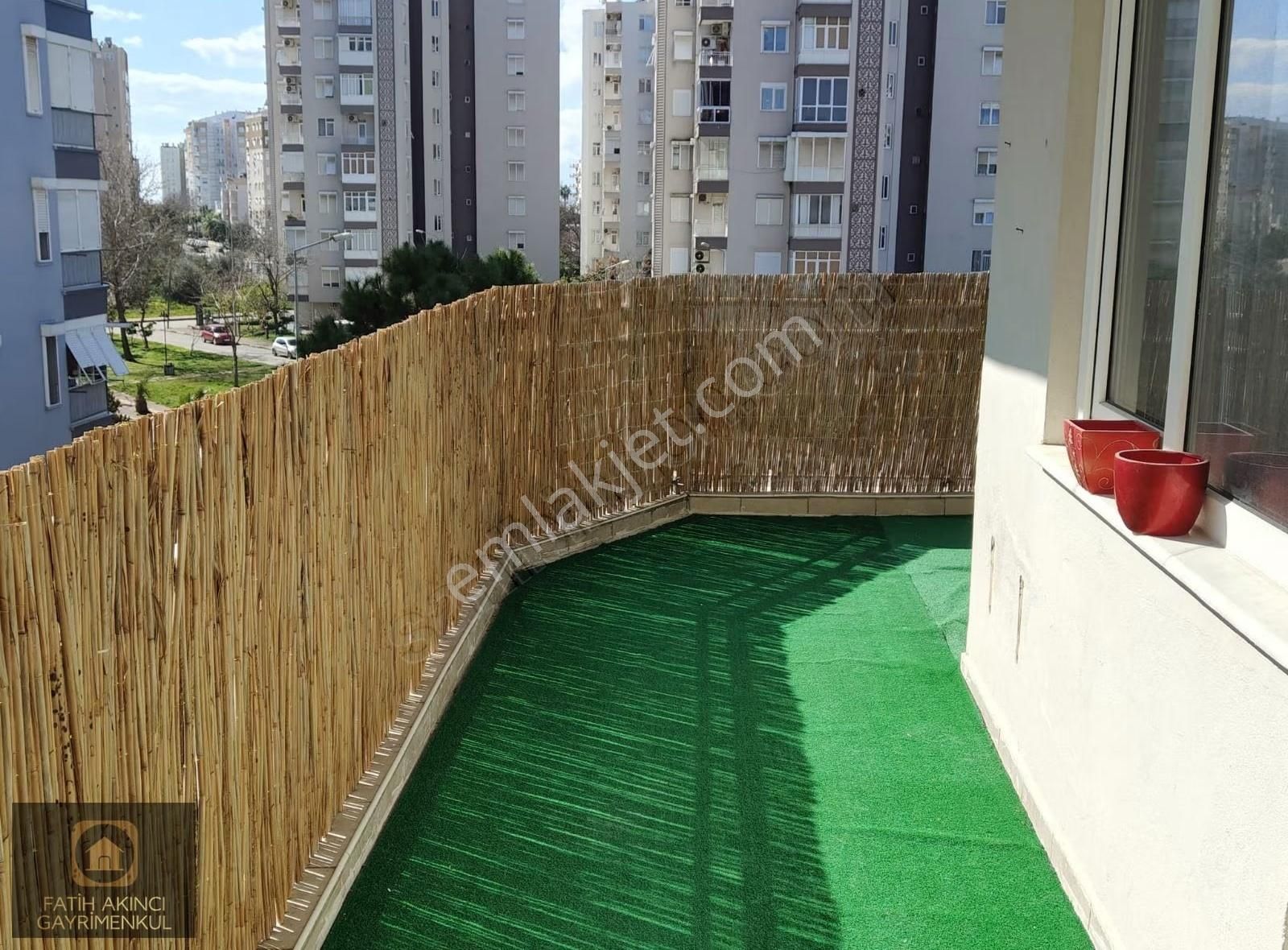 Lara Fener Mahallesinde Prestijli Lokasyonda Site İçerisinde