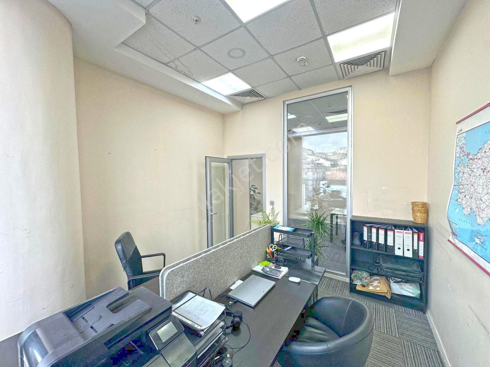 Remax'tan Hazır Dekorasyonlu Prestijli 250 M2 Plaza Ofisi - Görsel 9