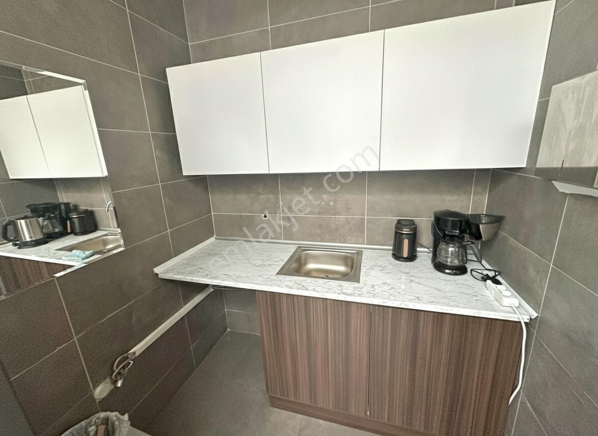 Remax'tan Hazır Dekorasyonlu Prestijli 250 M2 Plaza Ofisi - Görsel 16