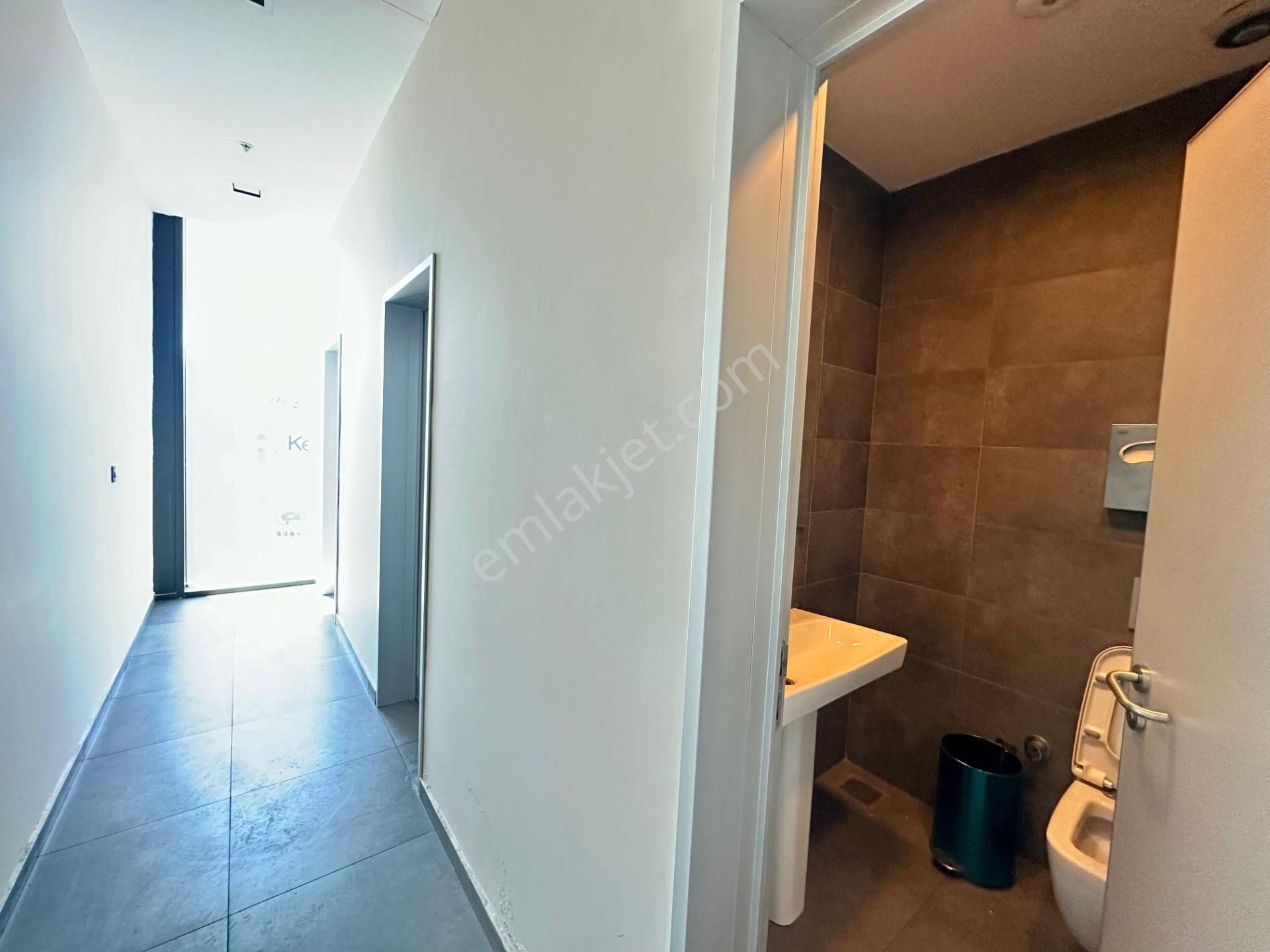 Remax'tan Hazır Dekorasyonlu Prestijli 250 M2 Plaza Ofisi - Görsel 14