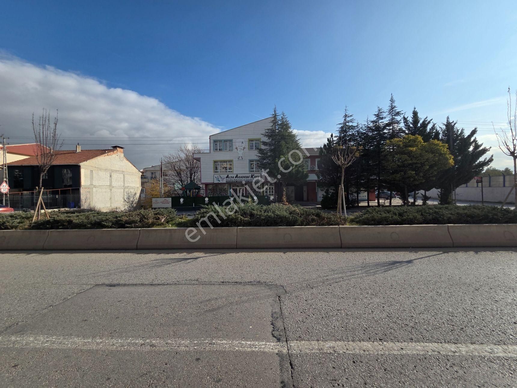 Alsancak Hikmet Özer Caddesi Üzeri 1. Kat Çift Balkonlu 2+1 Satılık Daire - Görsel 3