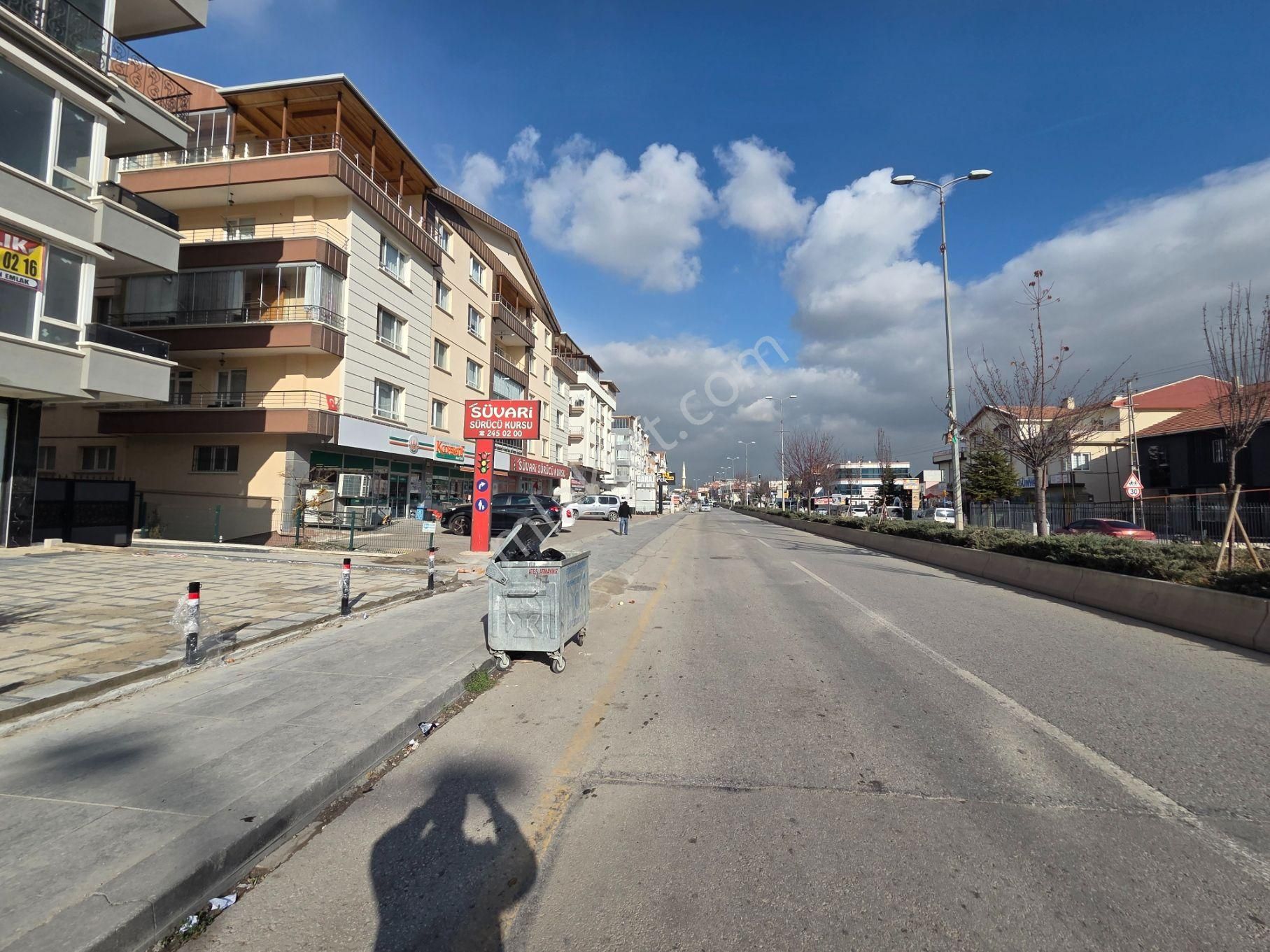 Alsancak Hikmet Özer Caddesi Üzeri 1. Kat Çift Balkonlu 2+1 Satılık Daire - Görsel 4