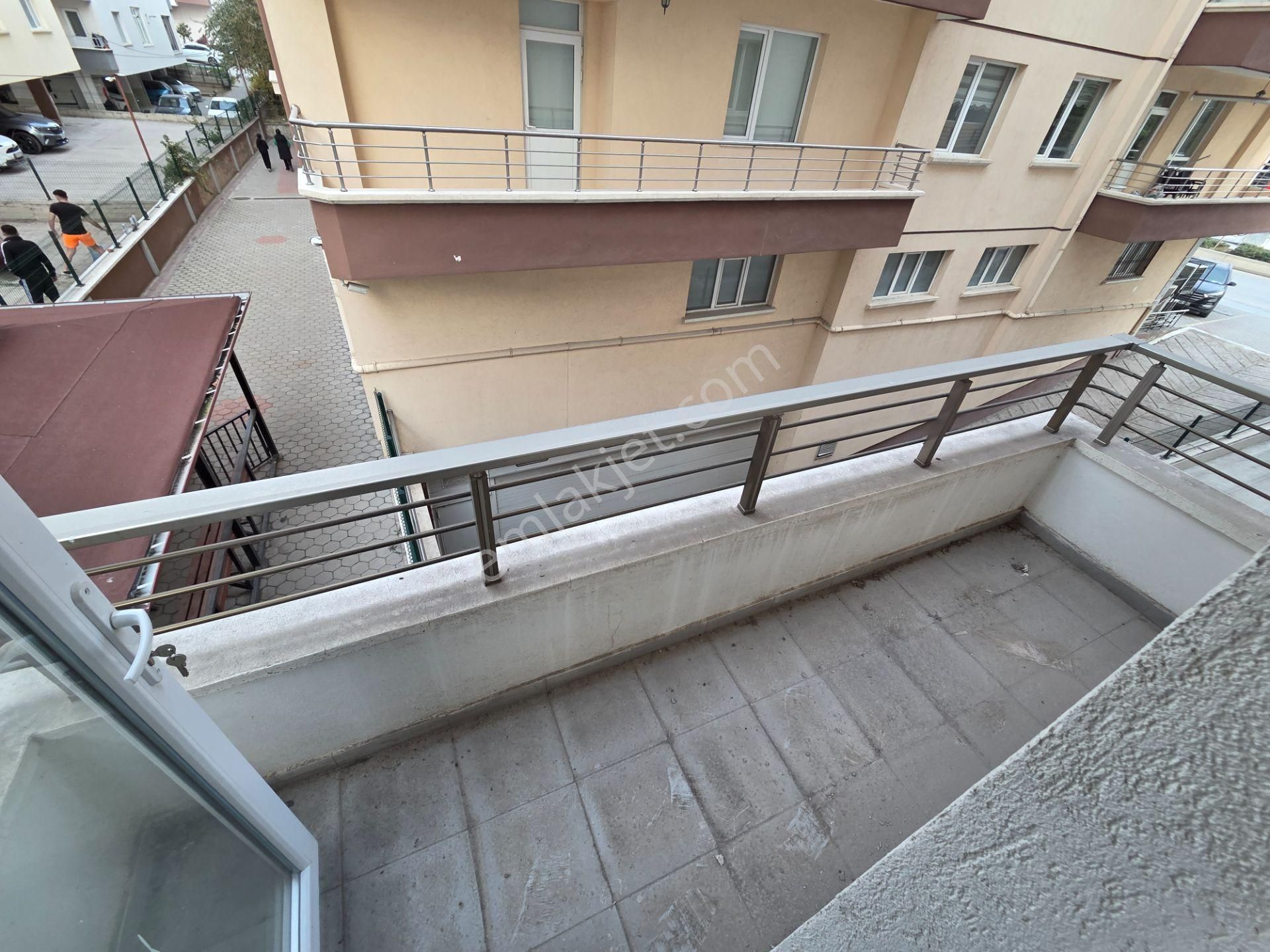 Alsancak Hikmet Özer Caddesi Üzeri 1. Kat Çift Balkonlu 2+1 Satılık Daire - Görsel 14