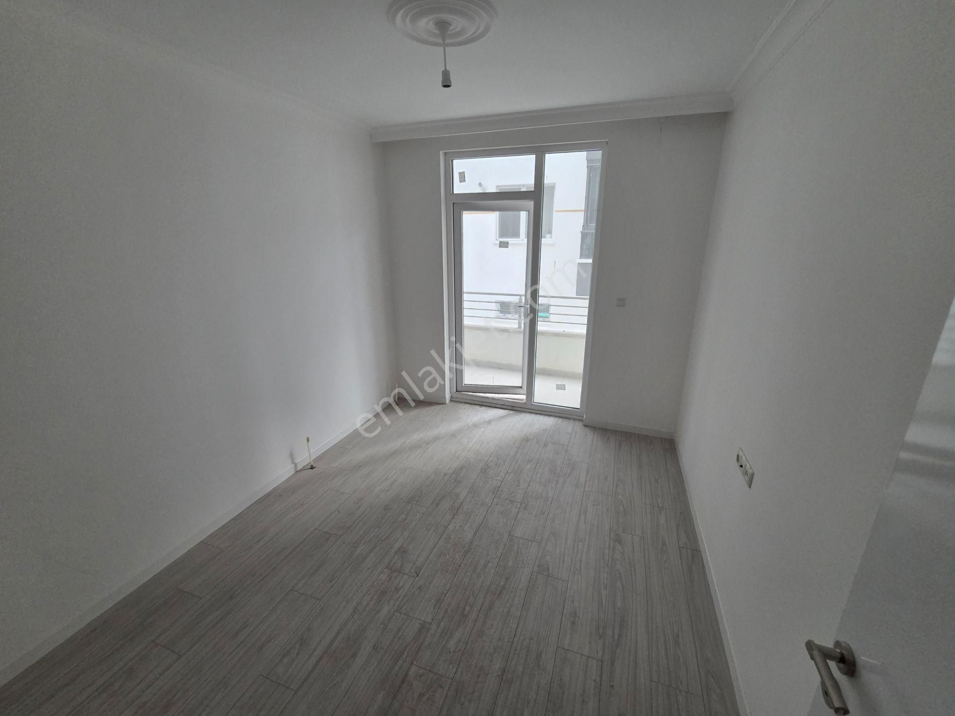 Alsancak Hikmet Özer Caddesi Üzeri 1. Kat Çift Balkonlu 2+1 Satılık Daire - Görsel 22